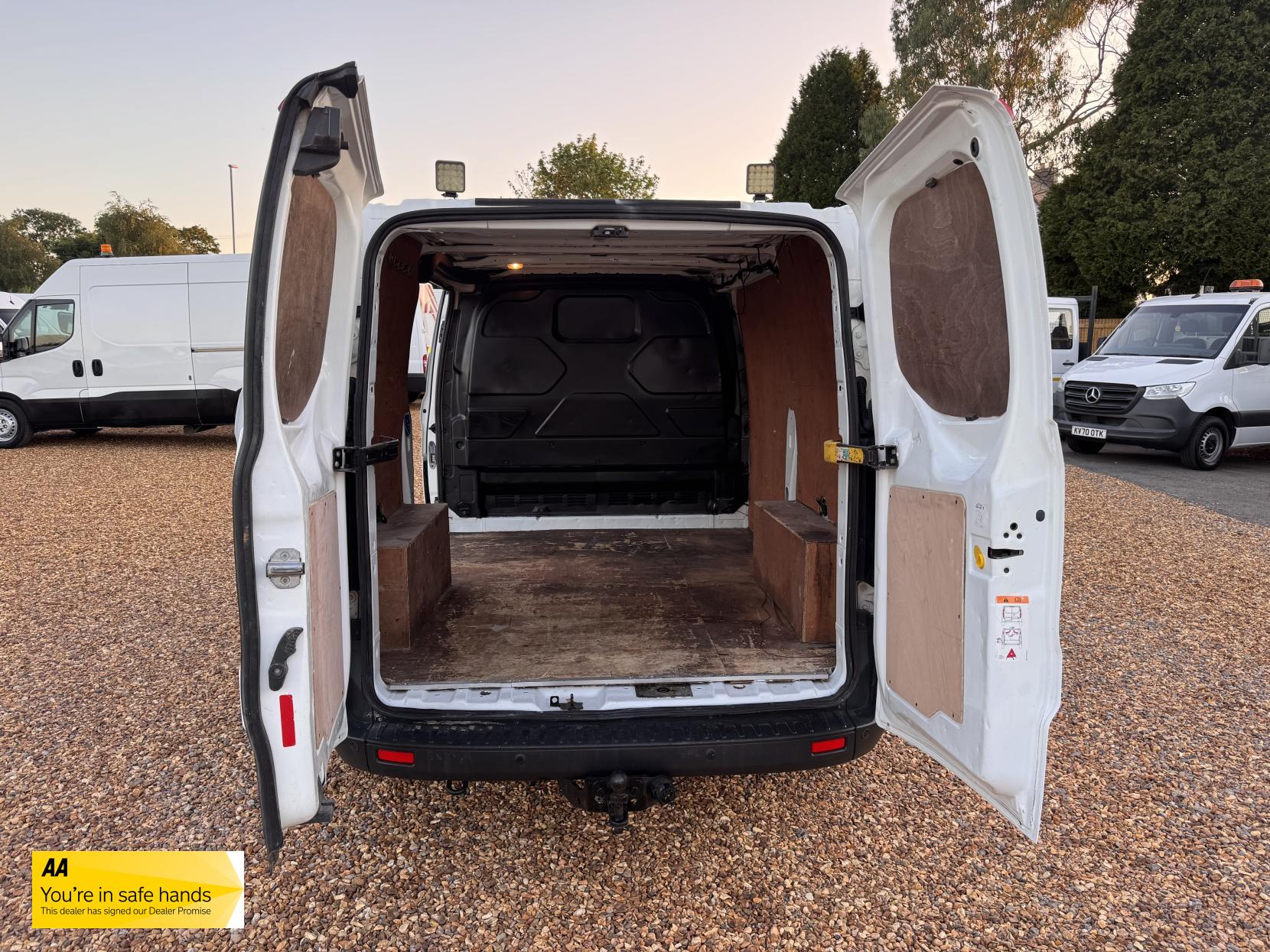 Ford Transit Custom 2.2 TDCi 290 Trend Combi Van 5dr Diesel Manual L2 H1 (191 g/km, 98 bhp)