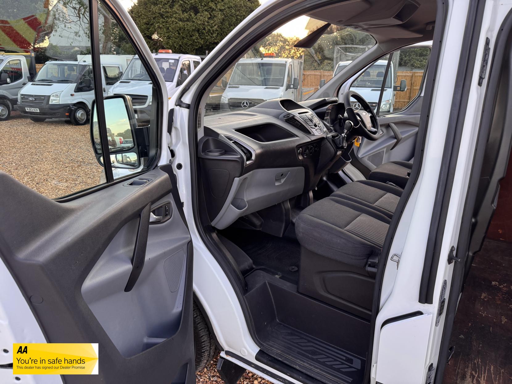 Ford Transit Custom 2.2 TDCi 290 Trend Combi Van 5dr Diesel Manual L2 H1 (191 g/km, 98 bhp)