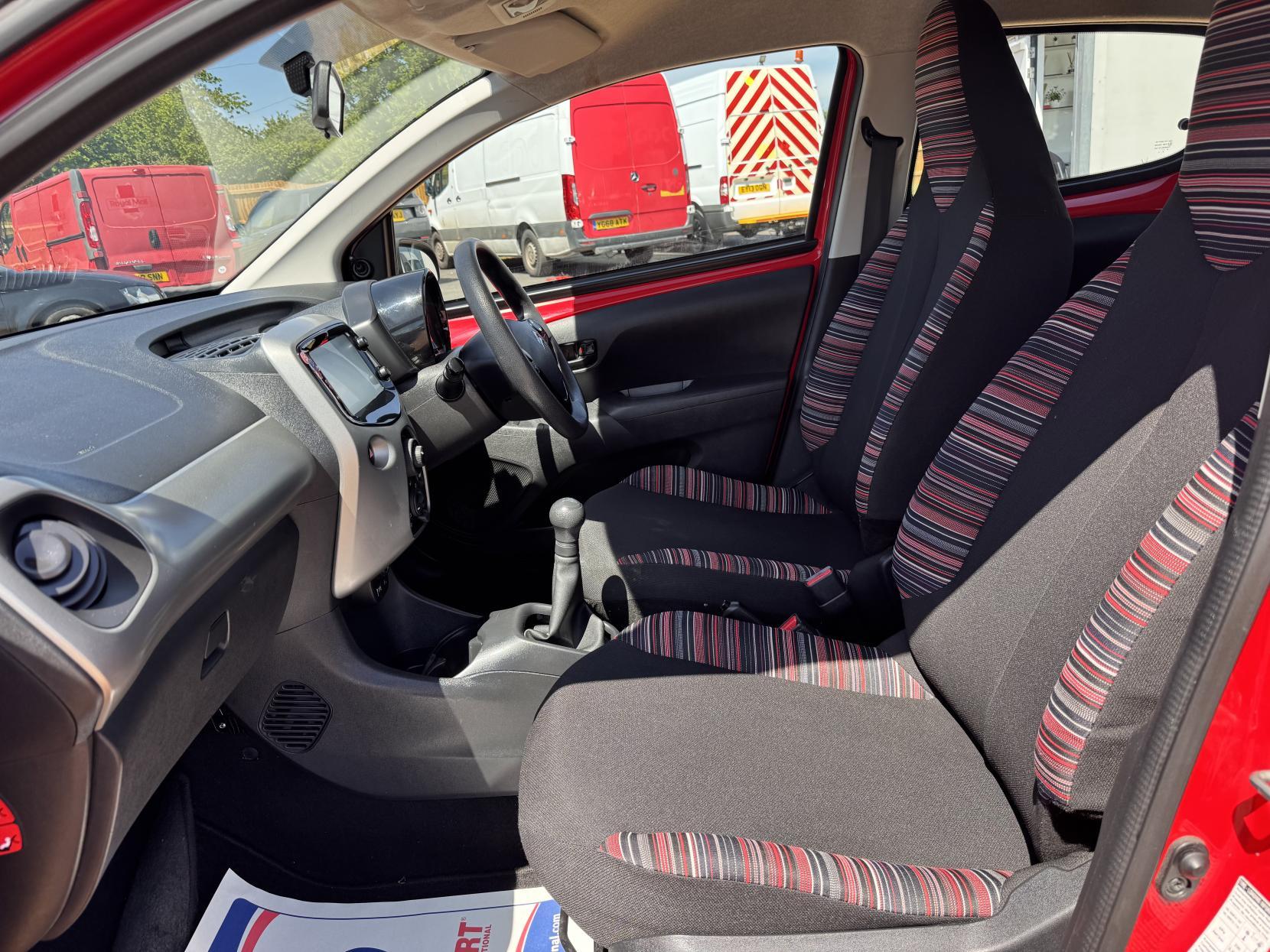 Citroen C1 1.2 PureTech Feel Hatchback 5dr Petrol Manual Euro 6 (82 ps)