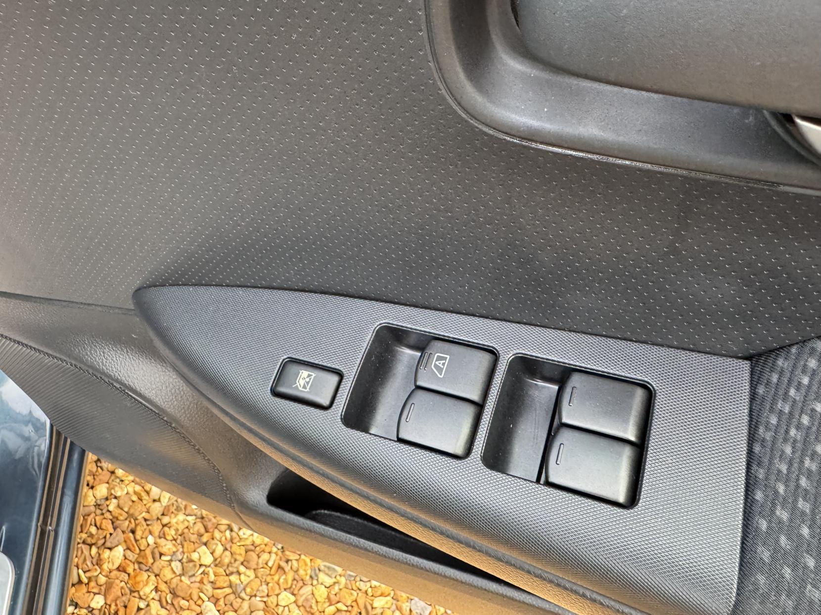 Nissan Note 1.4 16V n-tec+ Hatchback 5dr Petrol Manual Euro 5 (88 ps)