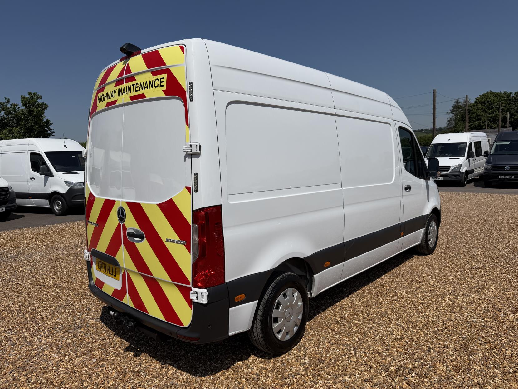 2021 Mercedes-Benz Sprinter 2.1 314 CDI Premium Panel Van 5dr Diesel Manual FWD L2 H2 Euro 6 (s/s) (143 ps) - Thumbnail 11