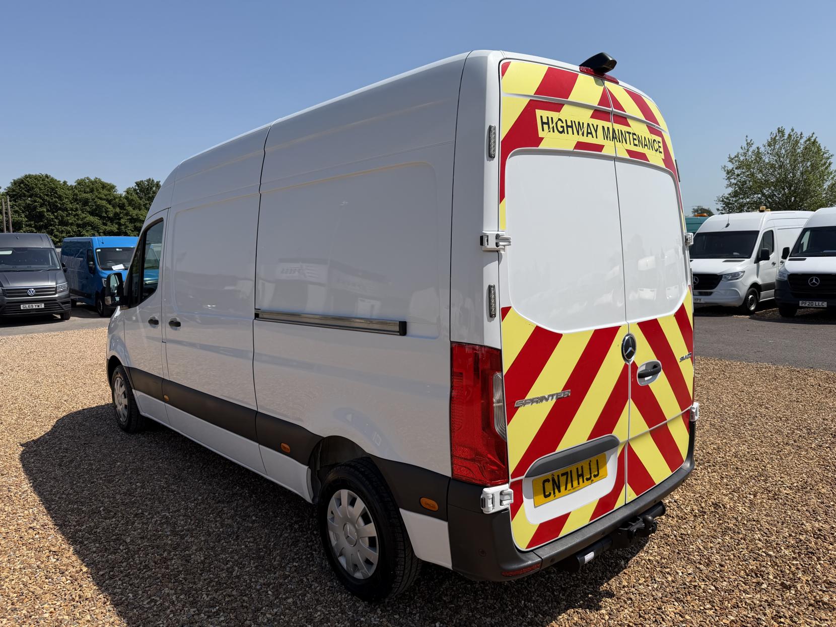 2021 Mercedes-Benz Sprinter 2.1 314 CDI Premium Panel Van 5dr Diesel Manual FWD L2 H2 Euro 6 (s/s) (143 ps) - Thumbnail 9