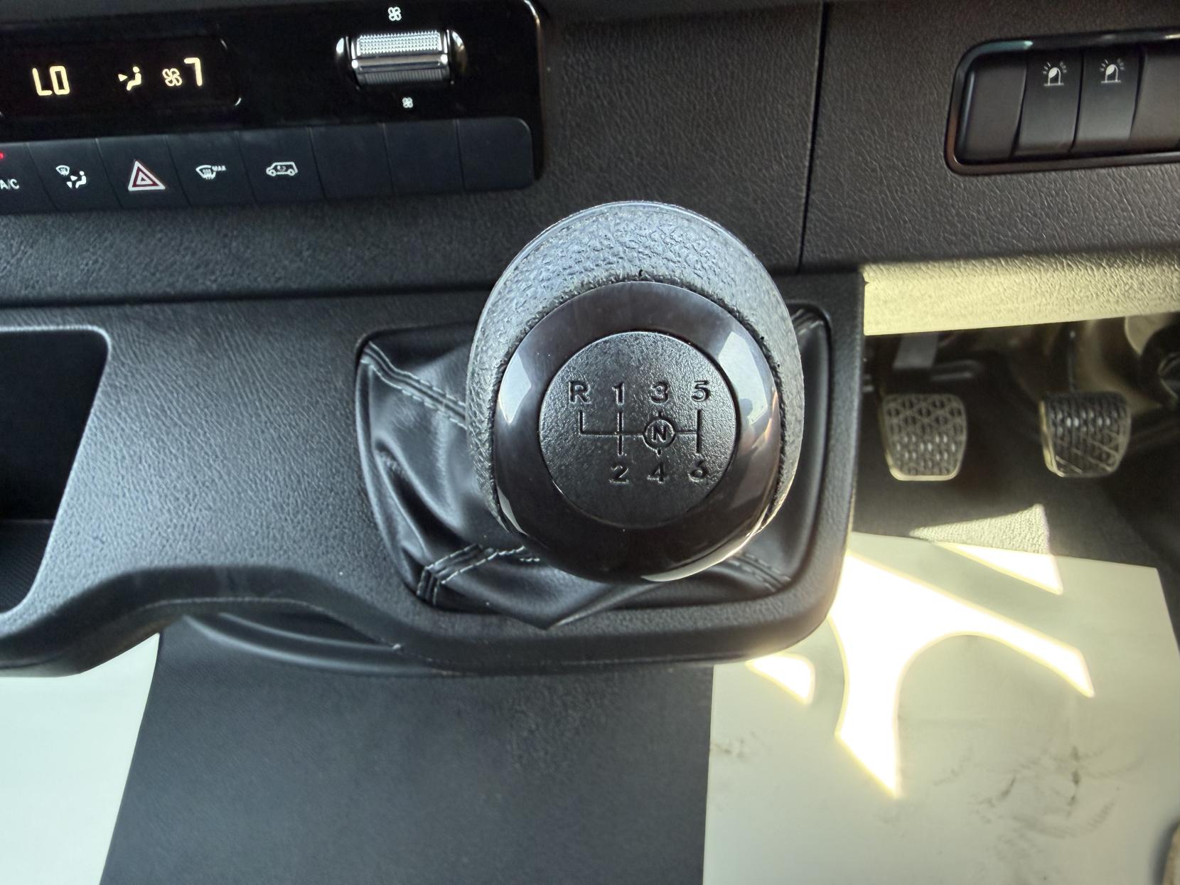 2021 Mercedes-Benz Sprinter 2.1 314 CDI Premium Panel Van 5dr Diesel Manual FWD L2 H2 Euro 6 (s/s) (143 ps) - Thumbnail 32