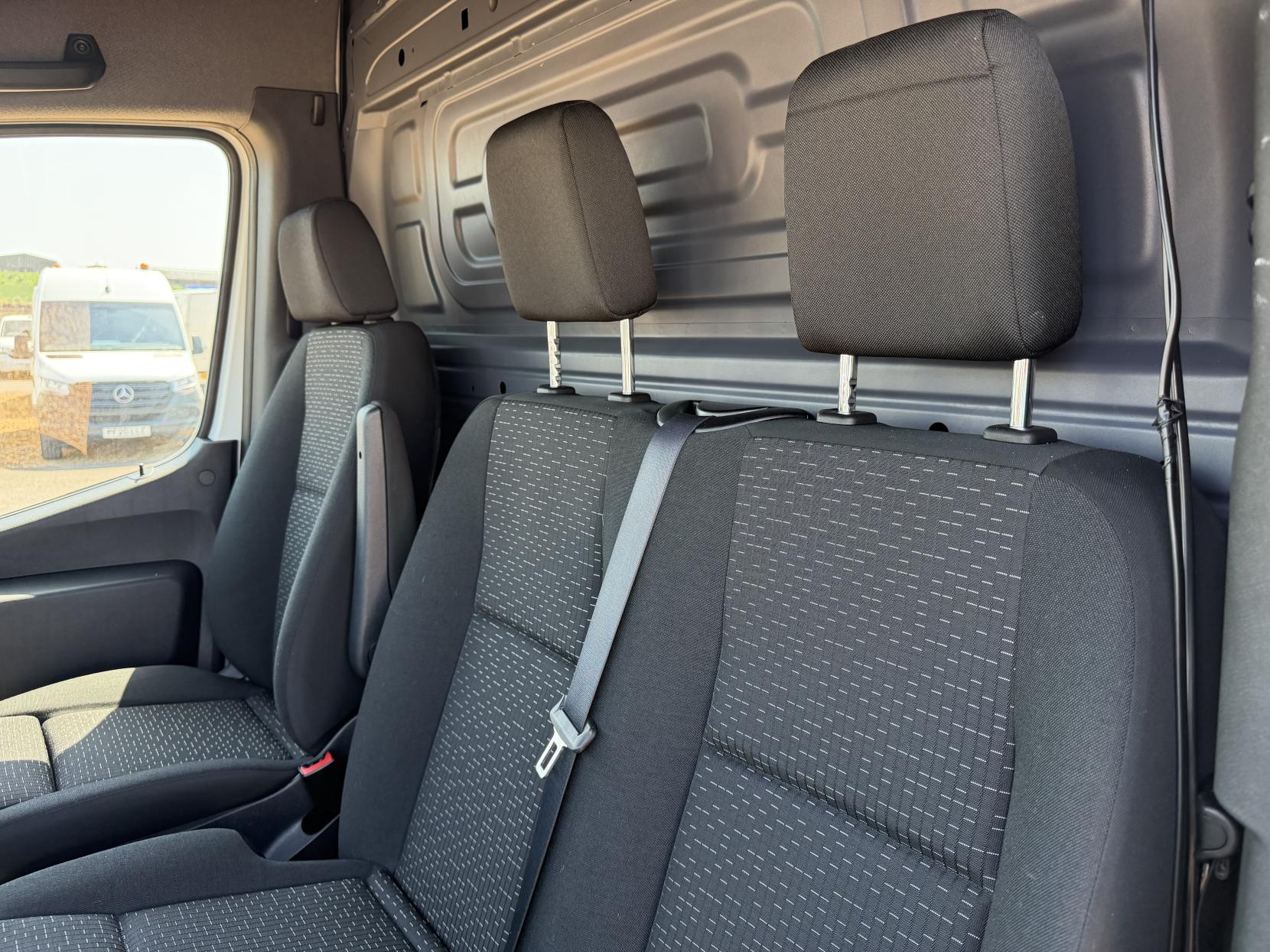 2021 Mercedes-Benz Sprinter 2.1 314 CDI Premium Panel Van 5dr Diesel Manual FWD L2 H2 Euro 6 (s/s) (143 ps) - Thumbnail 17