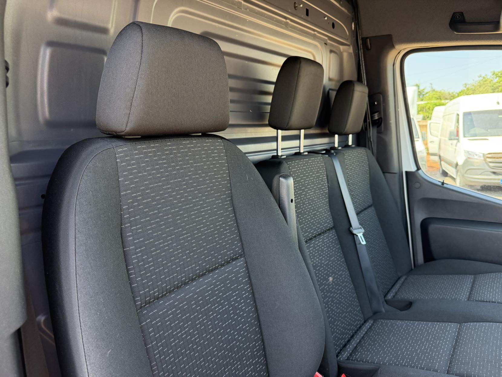 2021 Mercedes-Benz Sprinter 2.1 314 CDI Premium Panel Van 5dr Diesel Manual FWD L2 H2 Euro 6 (s/s) (143 ps) - Thumbnail 14