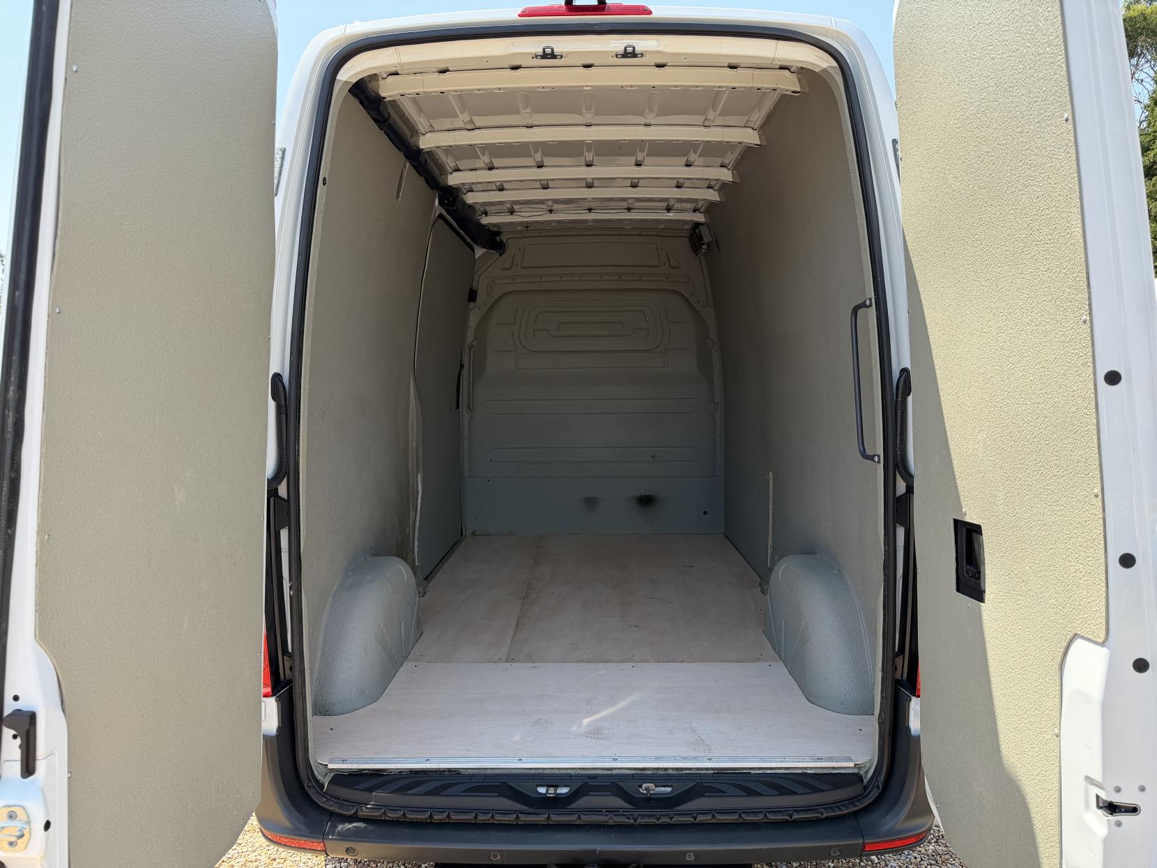 2021 Mercedes-Benz Sprinter 2.1 314 CDI Premium Panel Van 5dr Diesel Manual FWD L2 H2 Euro 6 (s/s) (143 ps) - Thumbnail 37