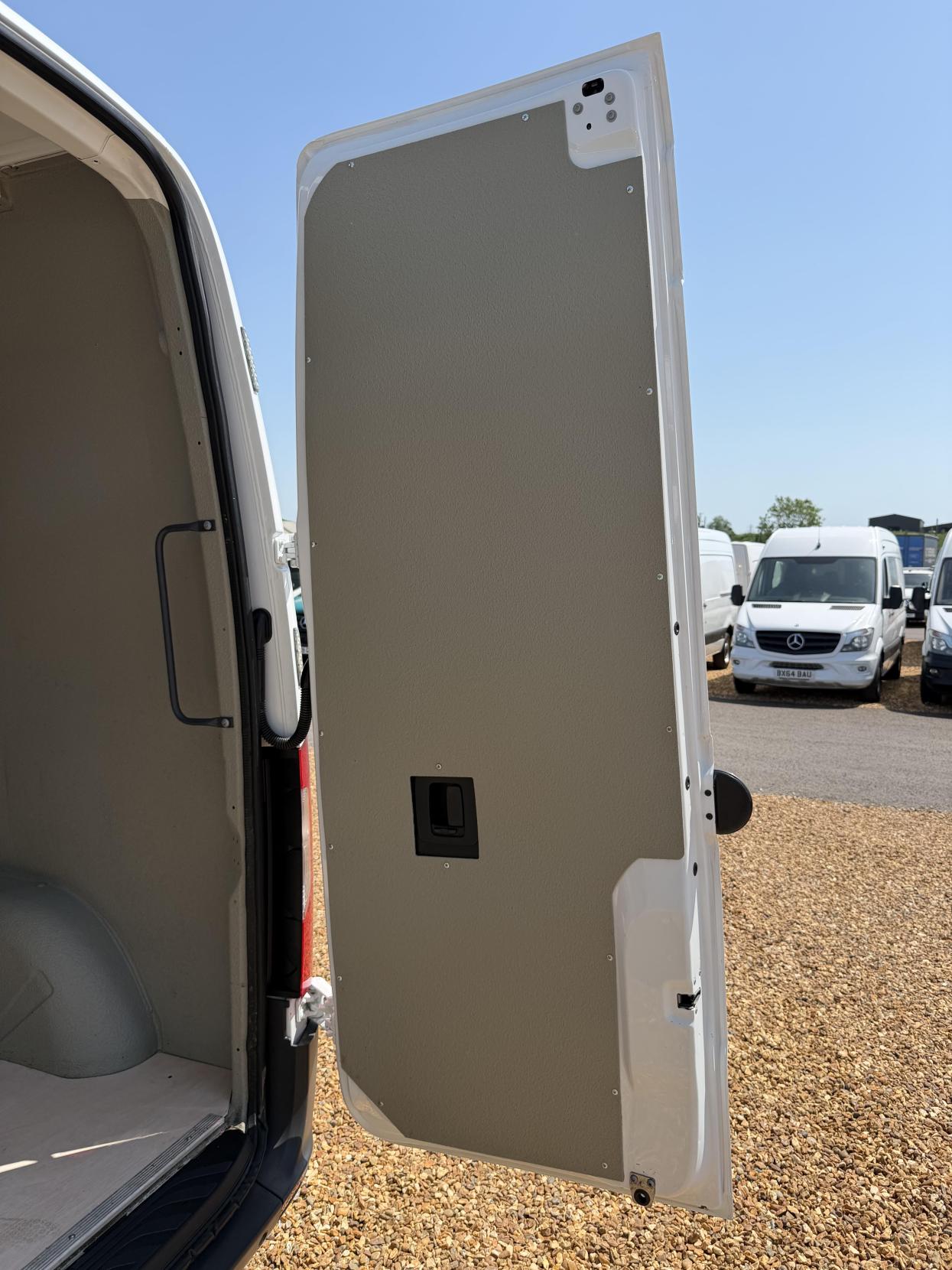 2021 Mercedes-Benz Sprinter 2.1 314 CDI Premium Panel Van 5dr Diesel Manual FWD L2 H2 Euro 6 (s/s) (143 ps) - Thumbnail 49