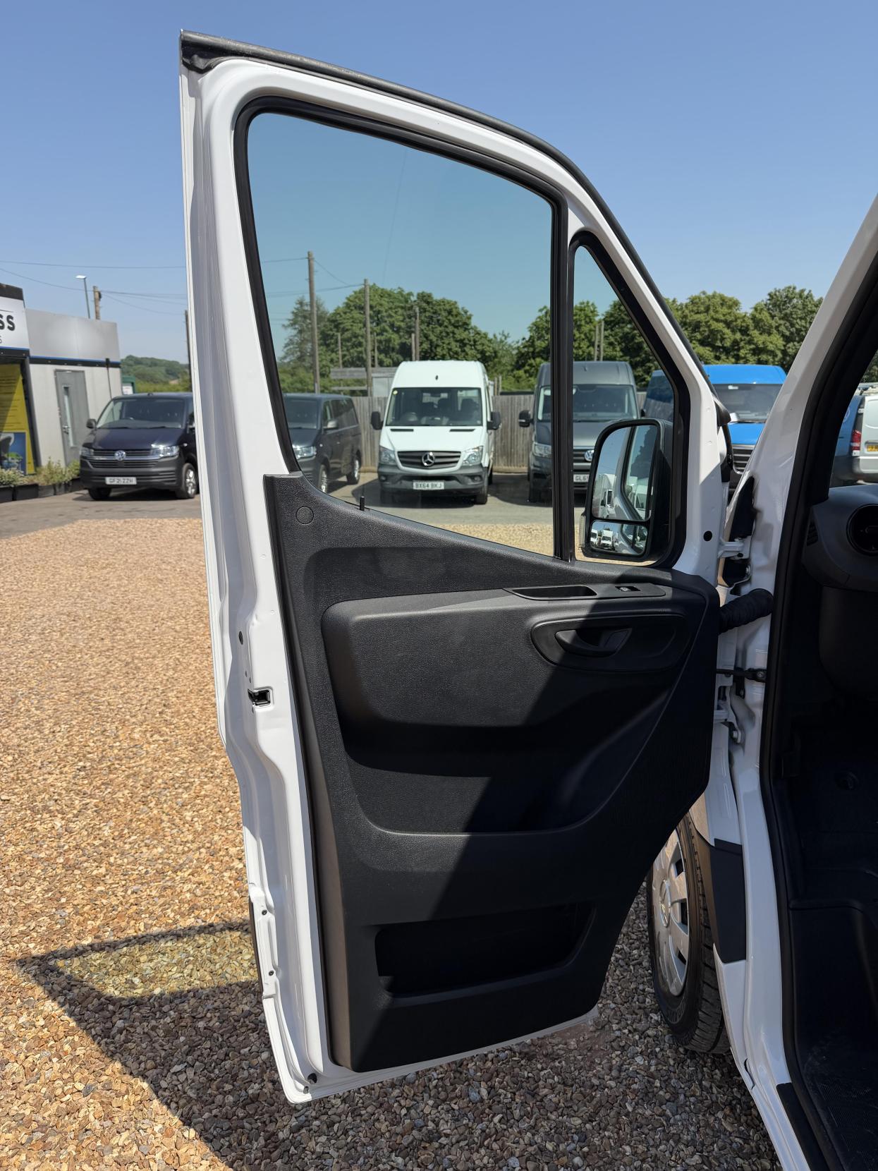 2021 Mercedes-Benz Sprinter 2.1 314 CDI Premium Panel Van 5dr Diesel Manual FWD L2 H2 Euro 6 (s/s) (143 ps) - Thumbnail 19