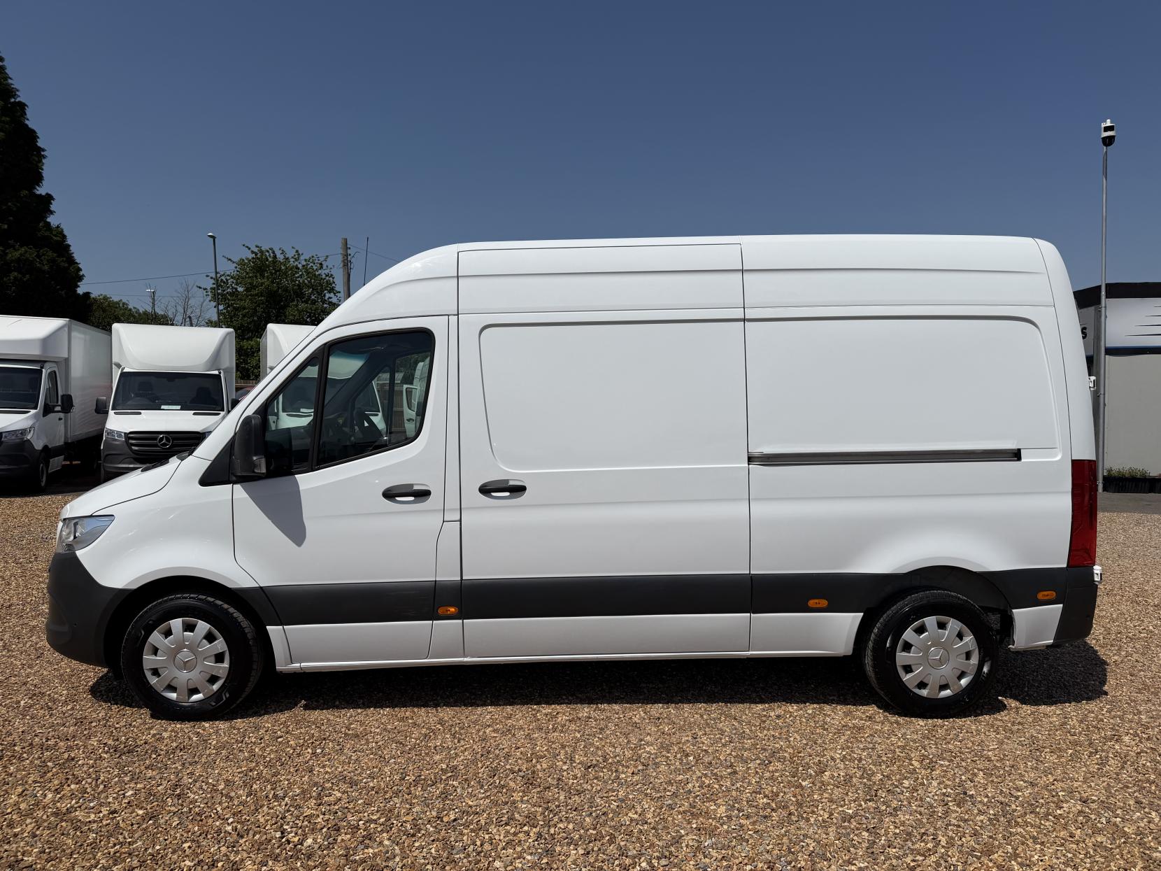 2021 Mercedes-Benz Sprinter 2.1 314 CDI Premium Panel Van 5dr Diesel Manual FWD L2 H2 Euro 6 (s/s) (143 ps) - Thumbnail 8