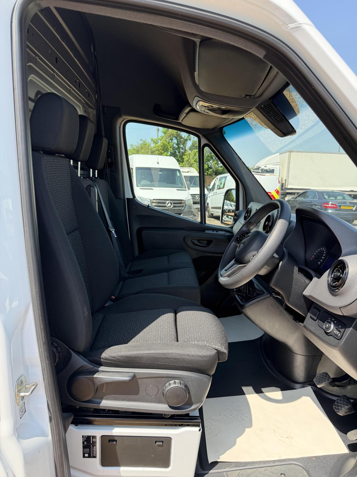 2021 Mercedes-Benz Sprinter 2.1 314 CDI Premium Panel Van 5dr Diesel Manual FWD L2 H2 Euro 6 (s/s) (143 ps) - Thumbnail 15