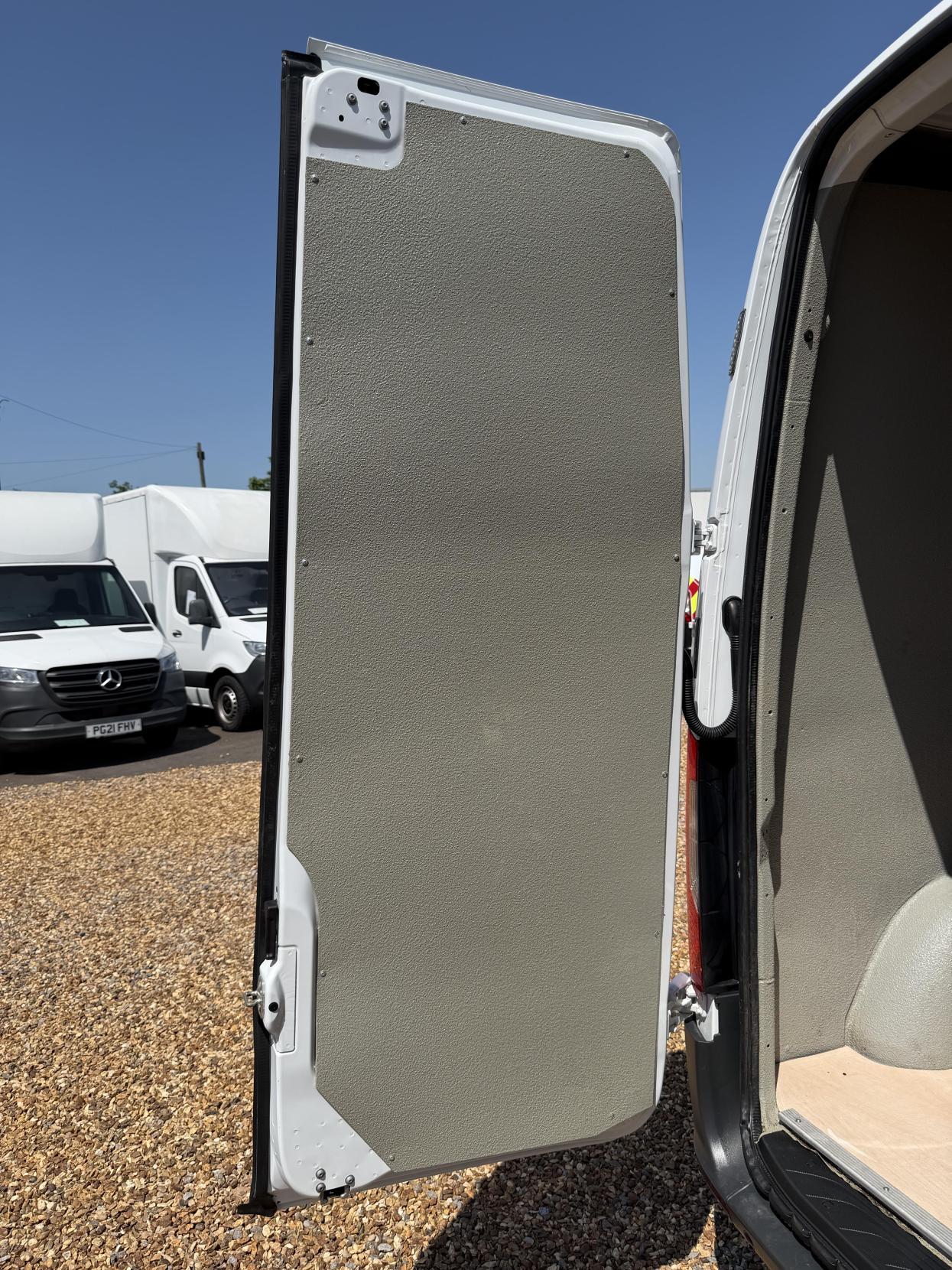 2021 Mercedes-Benz Sprinter 2.1 314 CDI Premium Panel Van 5dr Diesel Manual FWD L2 H2 Euro 6 (s/s) (143 ps) - Thumbnail 45