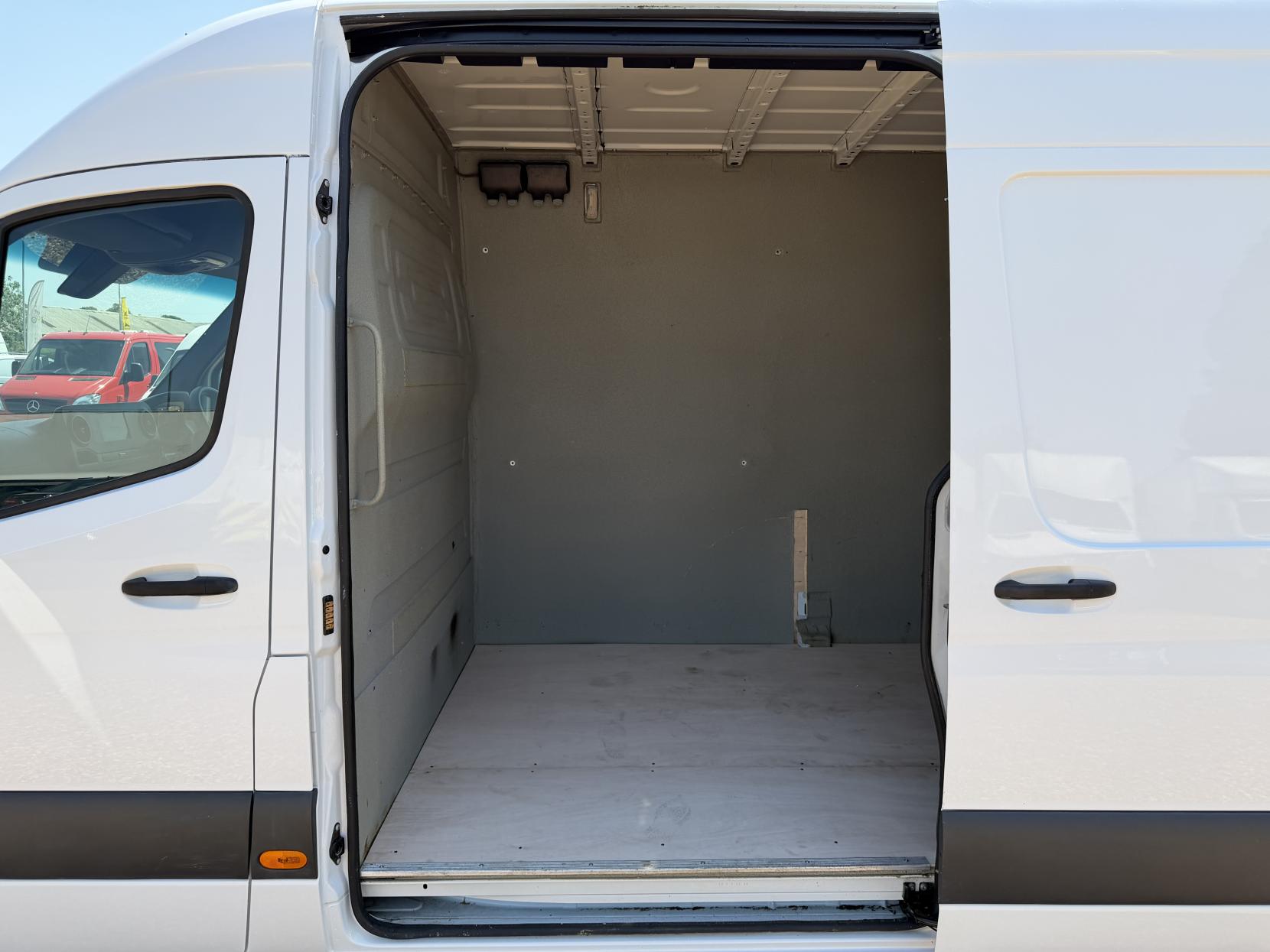 2021 Mercedes-Benz Sprinter 2.1 314 CDI Premium Panel Van 5dr Diesel Manual FWD L2 H2 Euro 6 (s/s) (143 ps) - Thumbnail 35