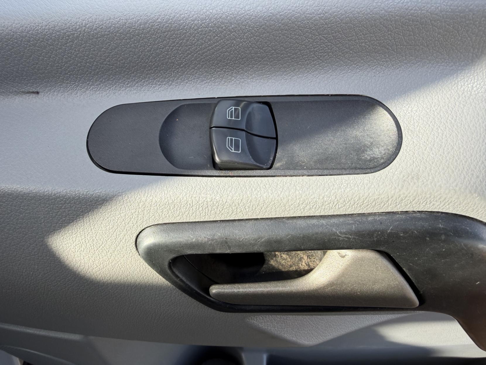 Mercedes-Benz Sprinter 2.1 313 CDi BlueEFFICIENCY Panel Van 4dr Diesel Manual RWD L1 H3 (211 g/km, 129 bhp)