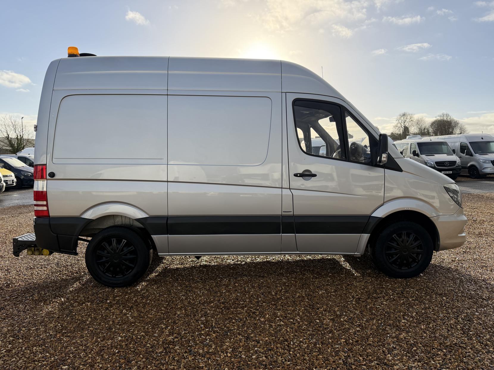 Mercedes-Benz Sprinter 2.1 313 CDi BlueEFFICIENCY Panel Van 4dr Diesel Manual RWD L1 H3 (211 g/km, 129 bhp)