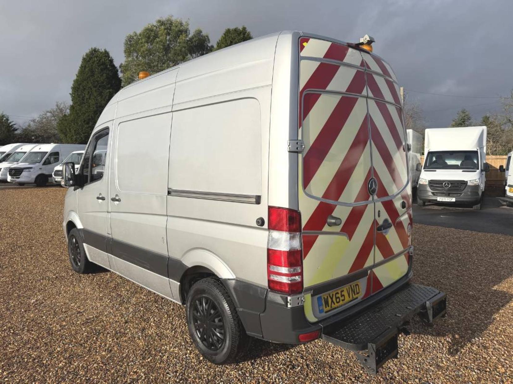 Mercedes-Benz Sprinter 2.1 313 CDi BlueEFFICIENCY Panel Van 4dr Diesel Manual RWD L1 H3 (211 g/km, 129 bhp)
