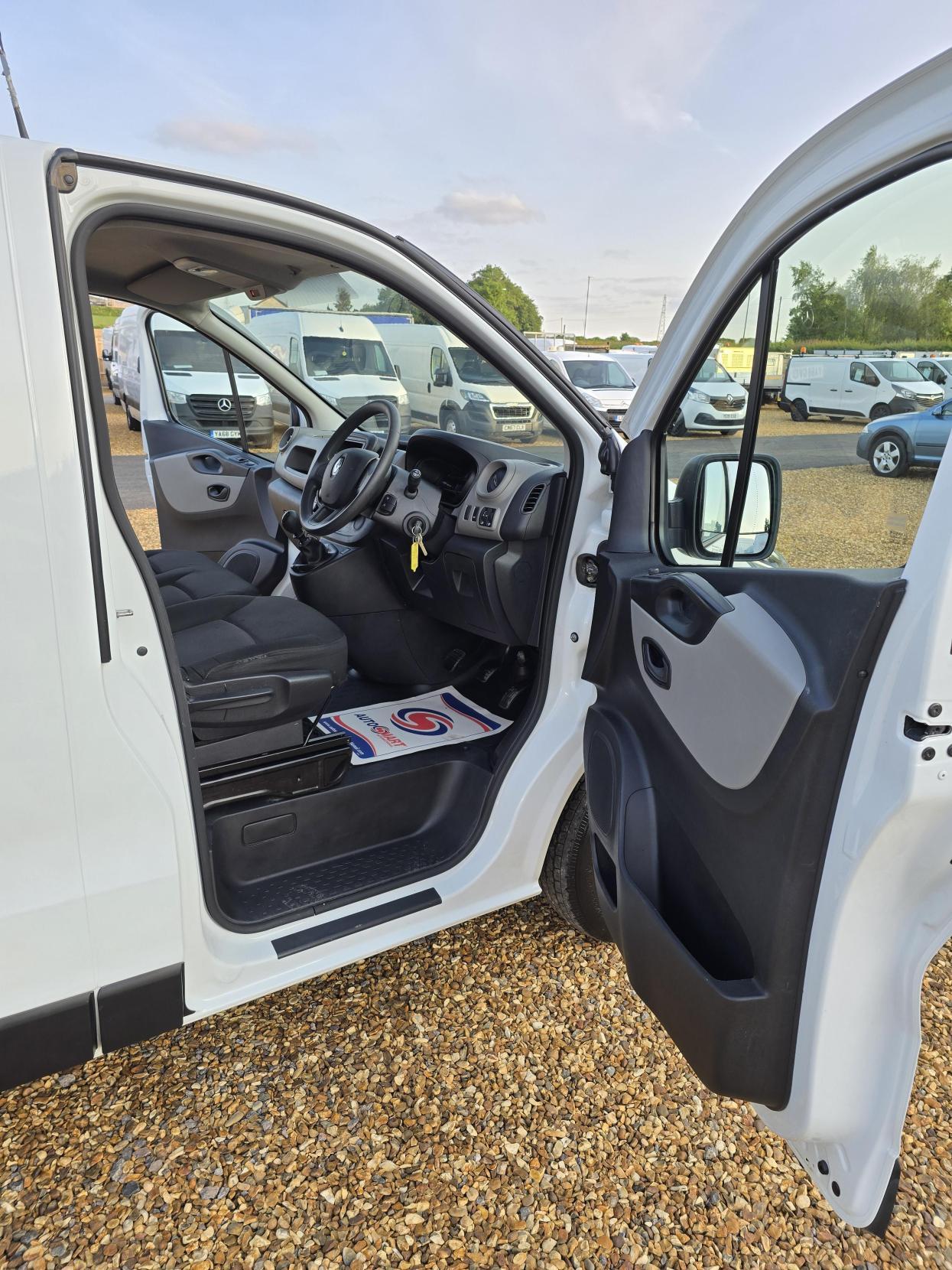 Renault Trafic 1.6 dCi 29 Business Panel Van 5dr Diesel Manual LWB Standard Roof Euro 6 (120 ps)