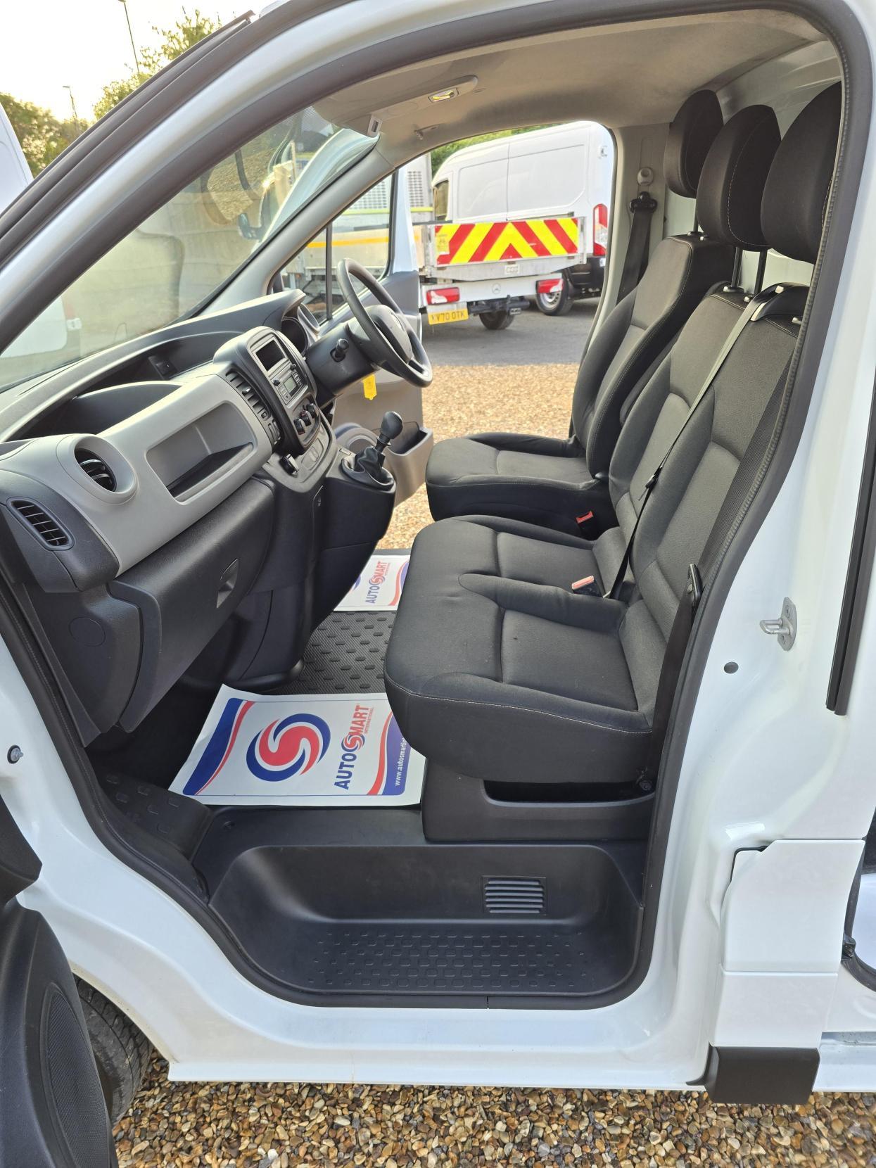 Renault Trafic 1.6 dCi 29 Business Panel Van 5dr Diesel Manual LWB Standard Roof Euro 6 (120 ps)