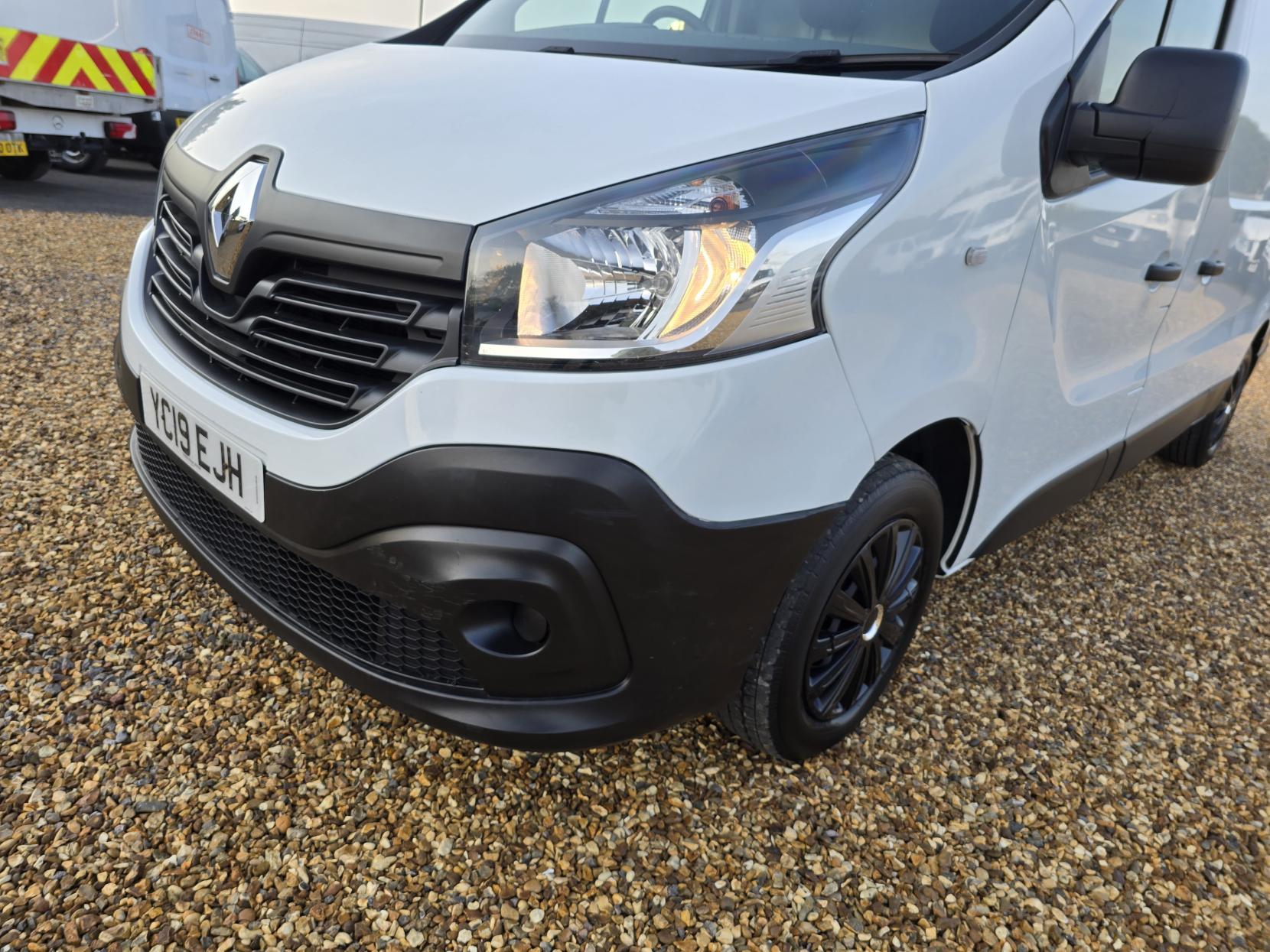 Renault Trafic 1.6 dCi 29 Business Panel Van 5dr Diesel Manual LWB Standard Roof Euro 6 (120 ps)
