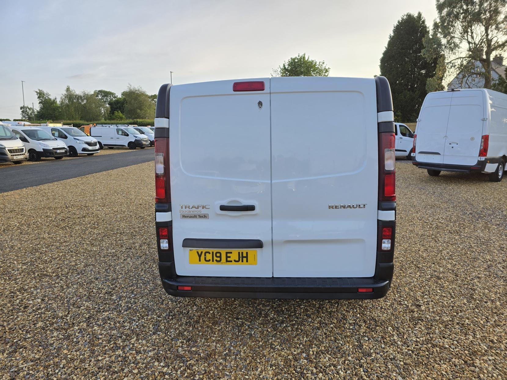 Renault Trafic 1.6 dCi 29 Business Panel Van 5dr Diesel Manual LWB Standard Roof Euro 6 (120 ps)