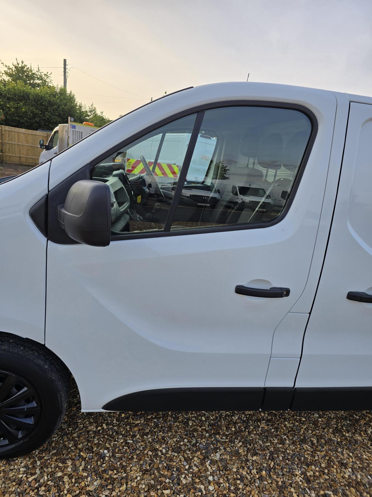 Renault Trafic 1.6 dCi 29 Business Panel Van 5dr Diesel Manual LWB Standard Roof Euro 6 (120 ps)