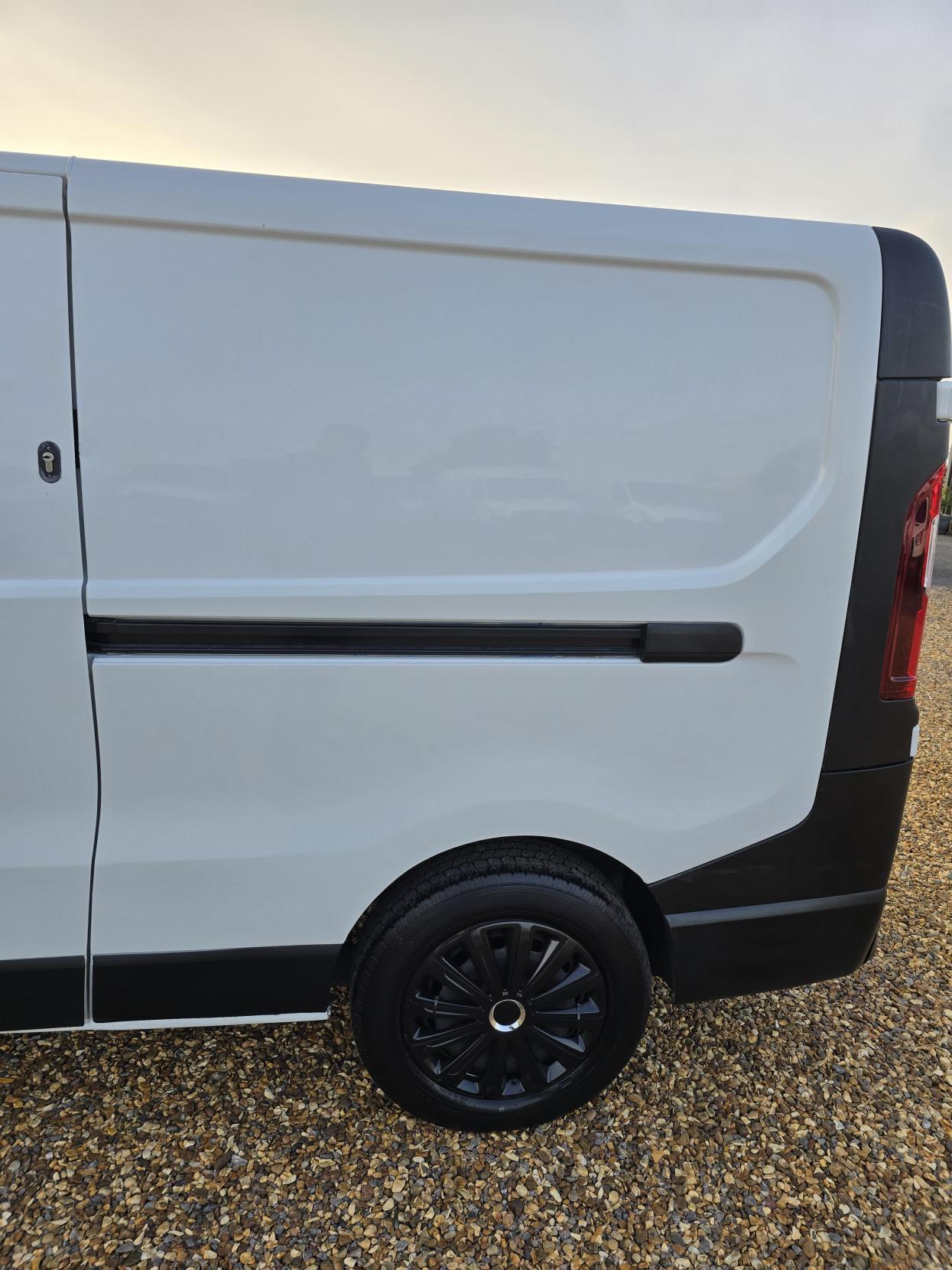 Renault Trafic 1.6 dCi 29 Business Panel Van 5dr Diesel Manual LWB Standard Roof Euro 6 (120 ps)