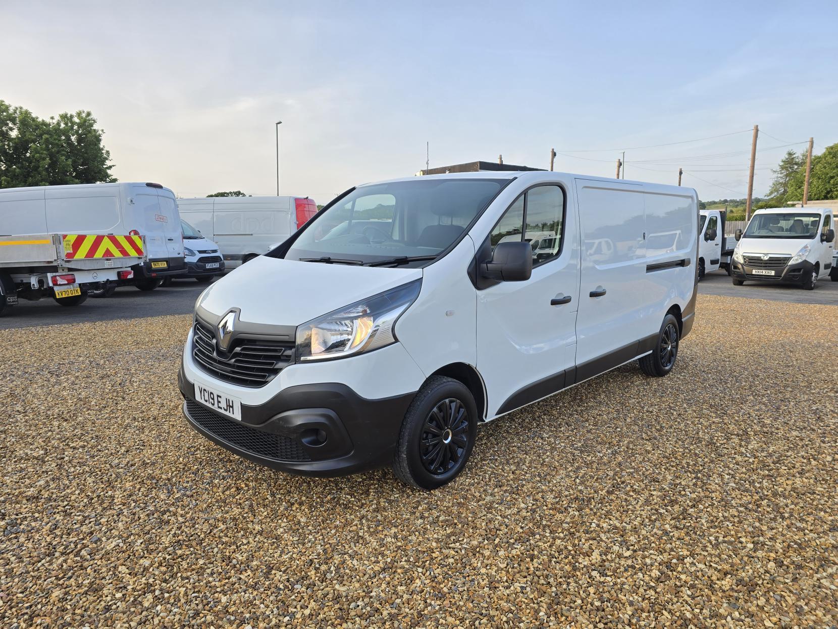 Renault Trafic 1.6 dCi 29 Business Panel Van 5dr Diesel Manual LWB Standard Roof Euro 6 (120 ps)