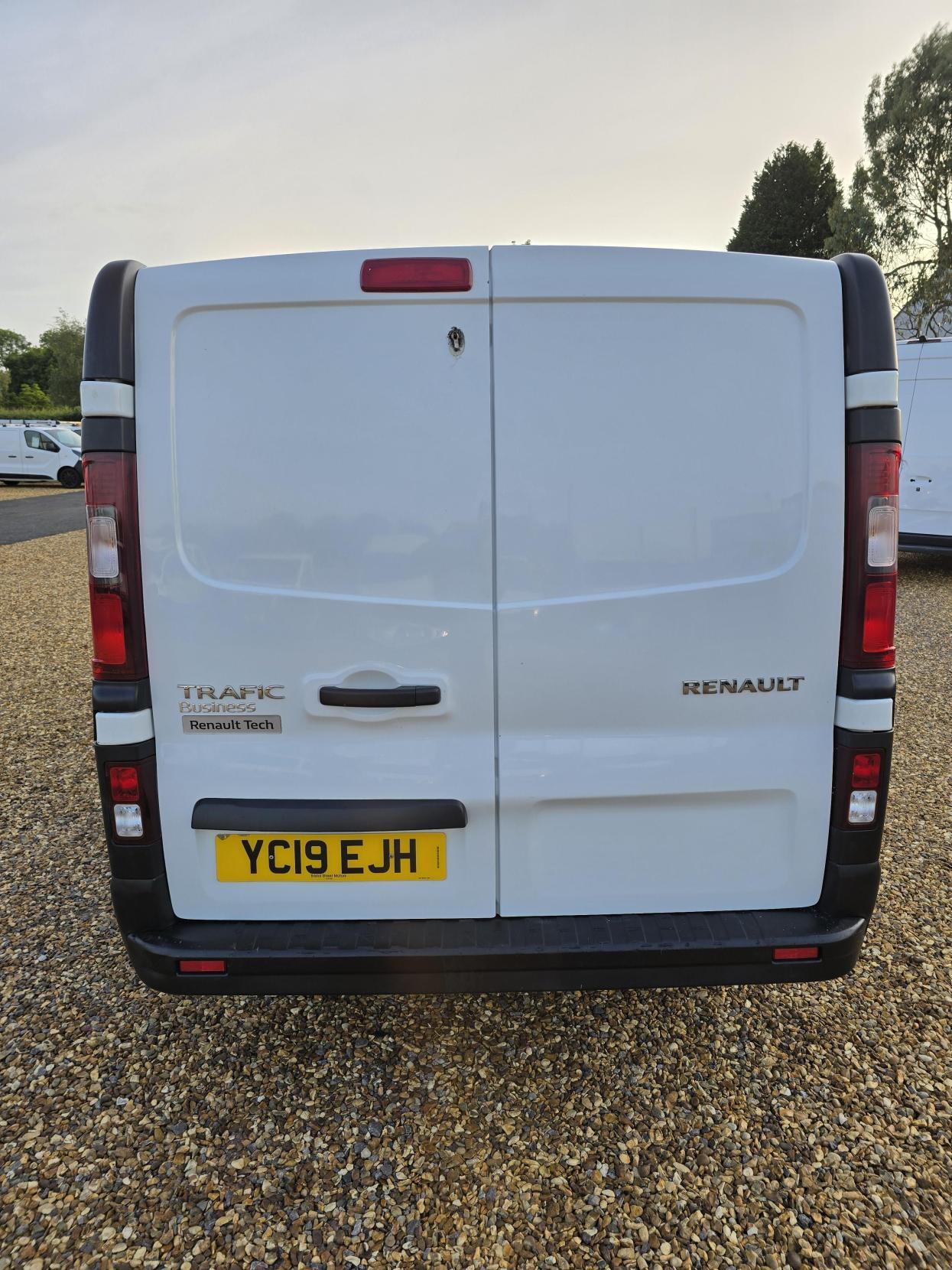 Renault Trafic 1.6 dCi 29 Business Panel Van 5dr Diesel Manual LWB Standard Roof Euro 6 (120 ps)