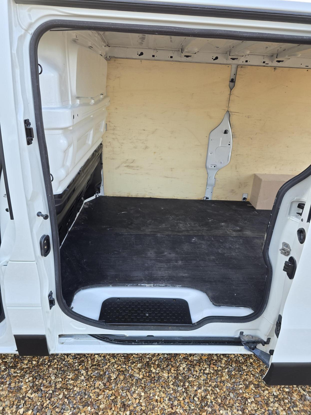 Renault Trafic 1.6 dCi 29 Business Panel Van 5dr Diesel Manual LWB Standard Roof Euro 6 (120 ps)