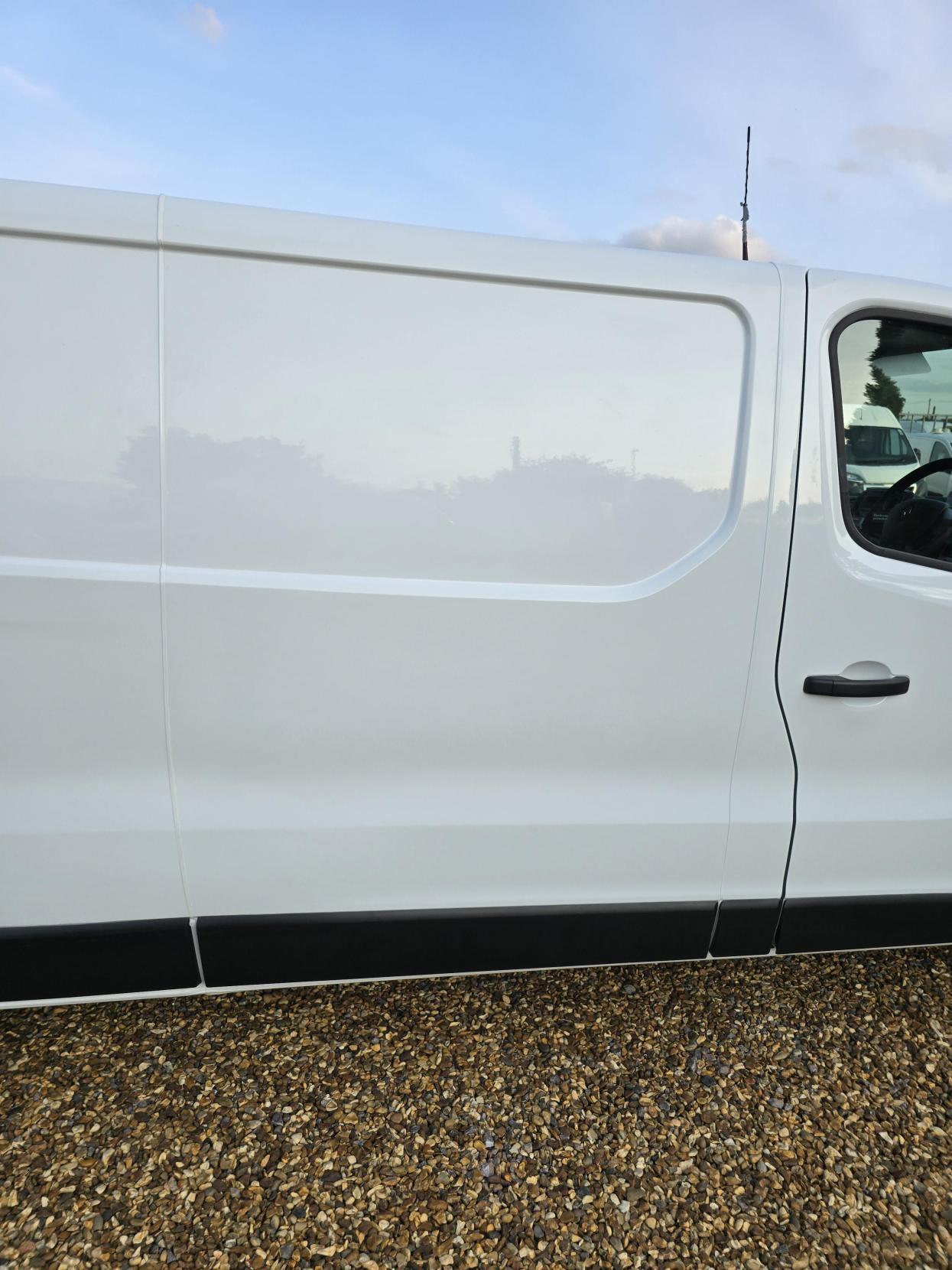 Renault Trafic 1.6 dCi 29 Business Panel Van 5dr Diesel Manual LWB Standard Roof Euro 6 (120 ps)