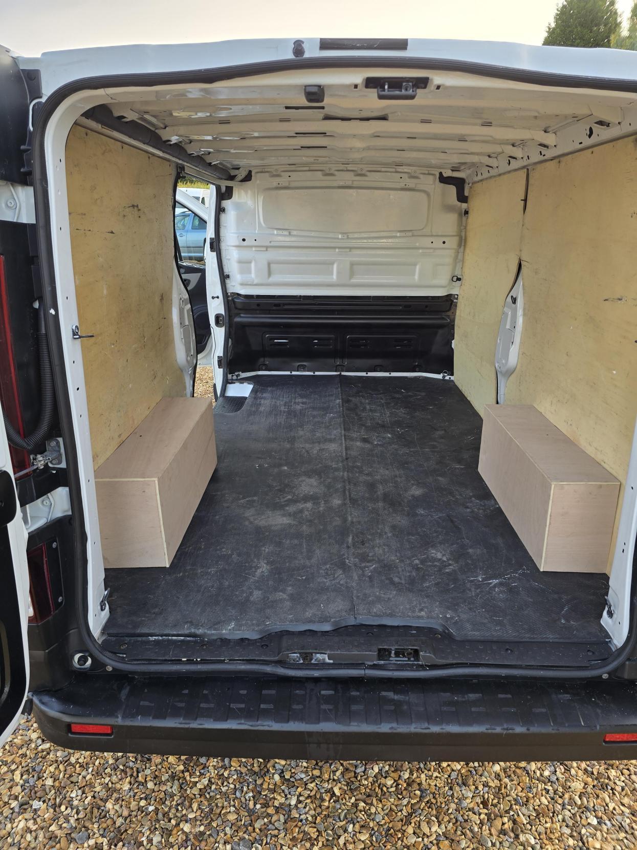 Renault Trafic 1.6 dCi 29 Business Panel Van 5dr Diesel Manual LWB Standard Roof Euro 6 (120 ps)