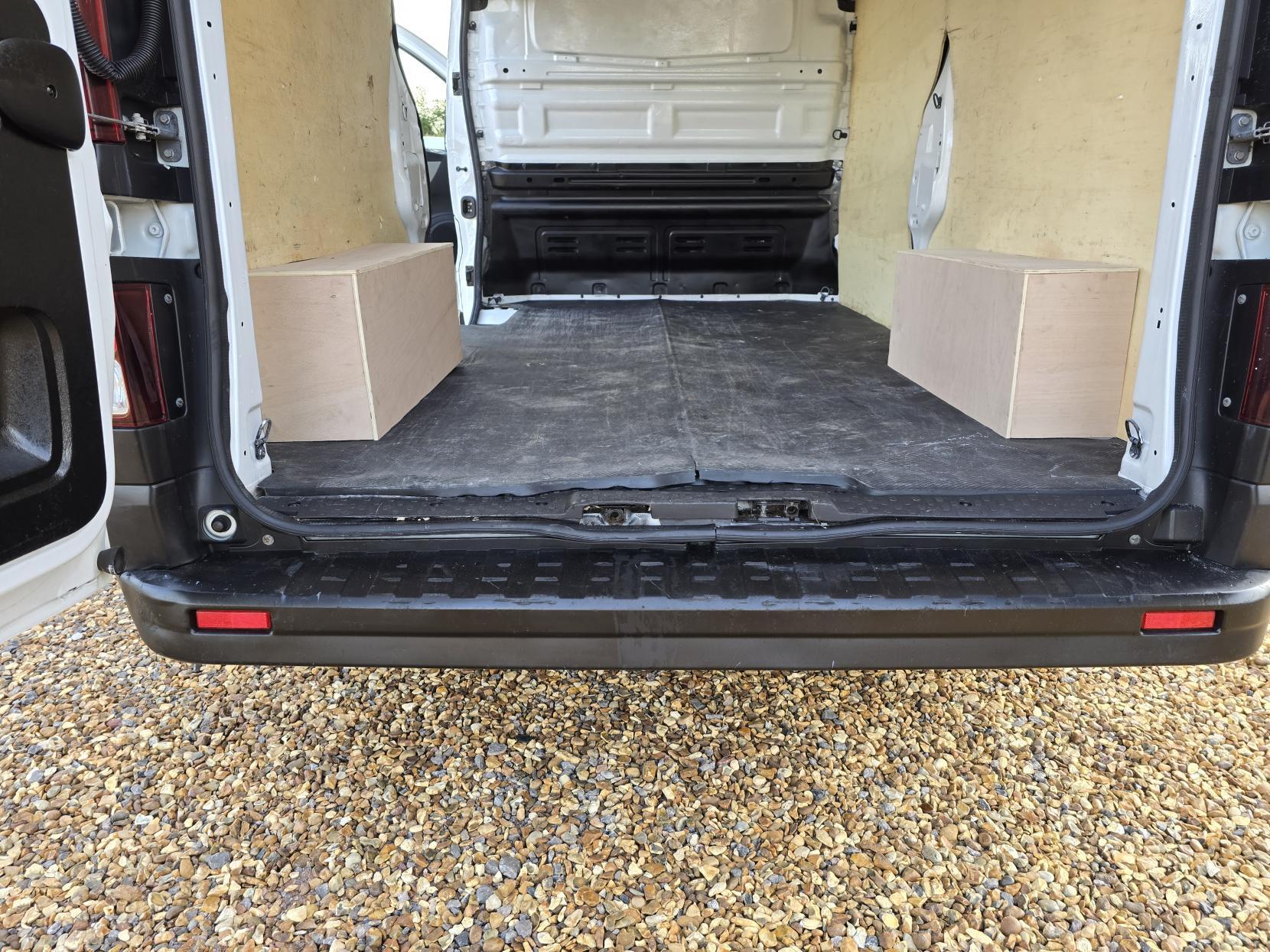 Renault Trafic 1.6 dCi 29 Business Panel Van 5dr Diesel Manual LWB Standard Roof Euro 6 (120 ps)