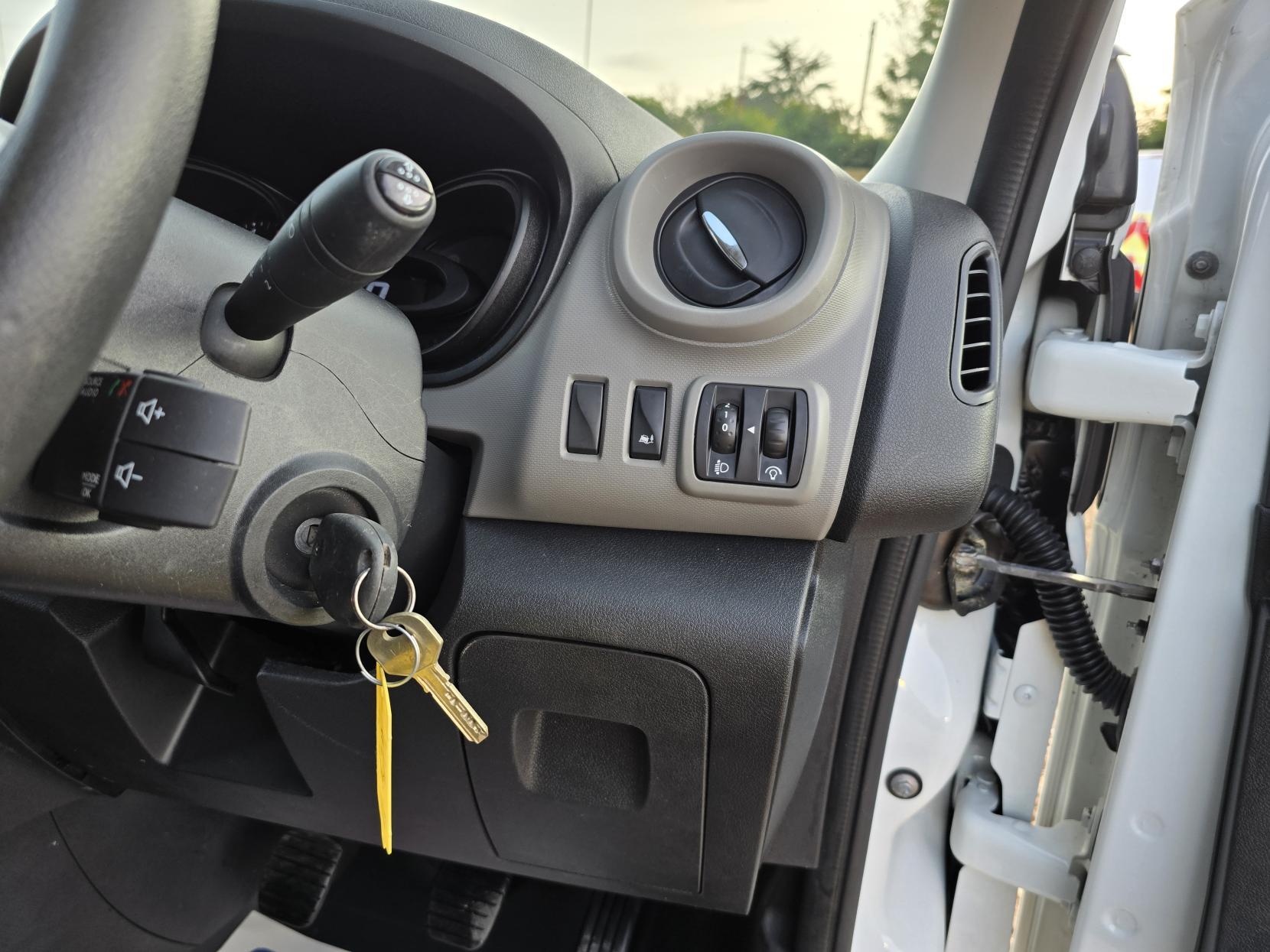 Renault Trafic 1.6 dCi 29 Business Panel Van 5dr Diesel Manual LWB Standard Roof Euro 6 (120 ps)
