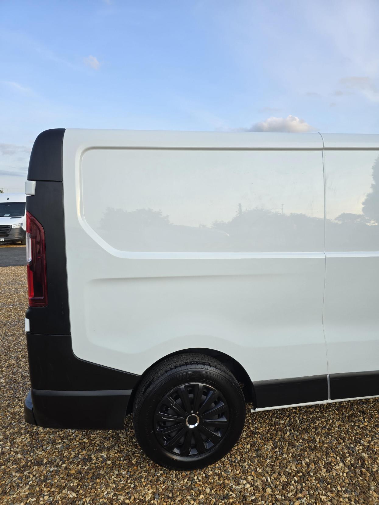 Renault Trafic 1.6 dCi 29 Business Panel Van 5dr Diesel Manual LWB Standard Roof Euro 6 (120 ps)