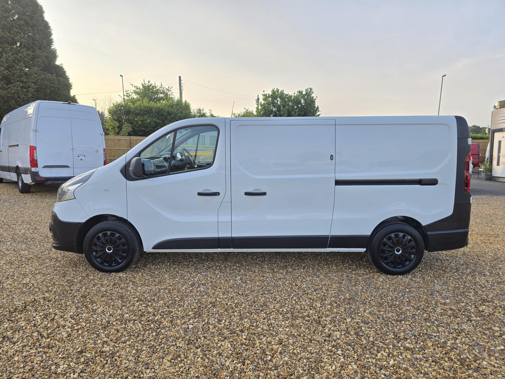 Renault Trafic 1.6 dCi 29 Business Panel Van 5dr Diesel Manual LWB Standard Roof Euro 6 (120 ps)