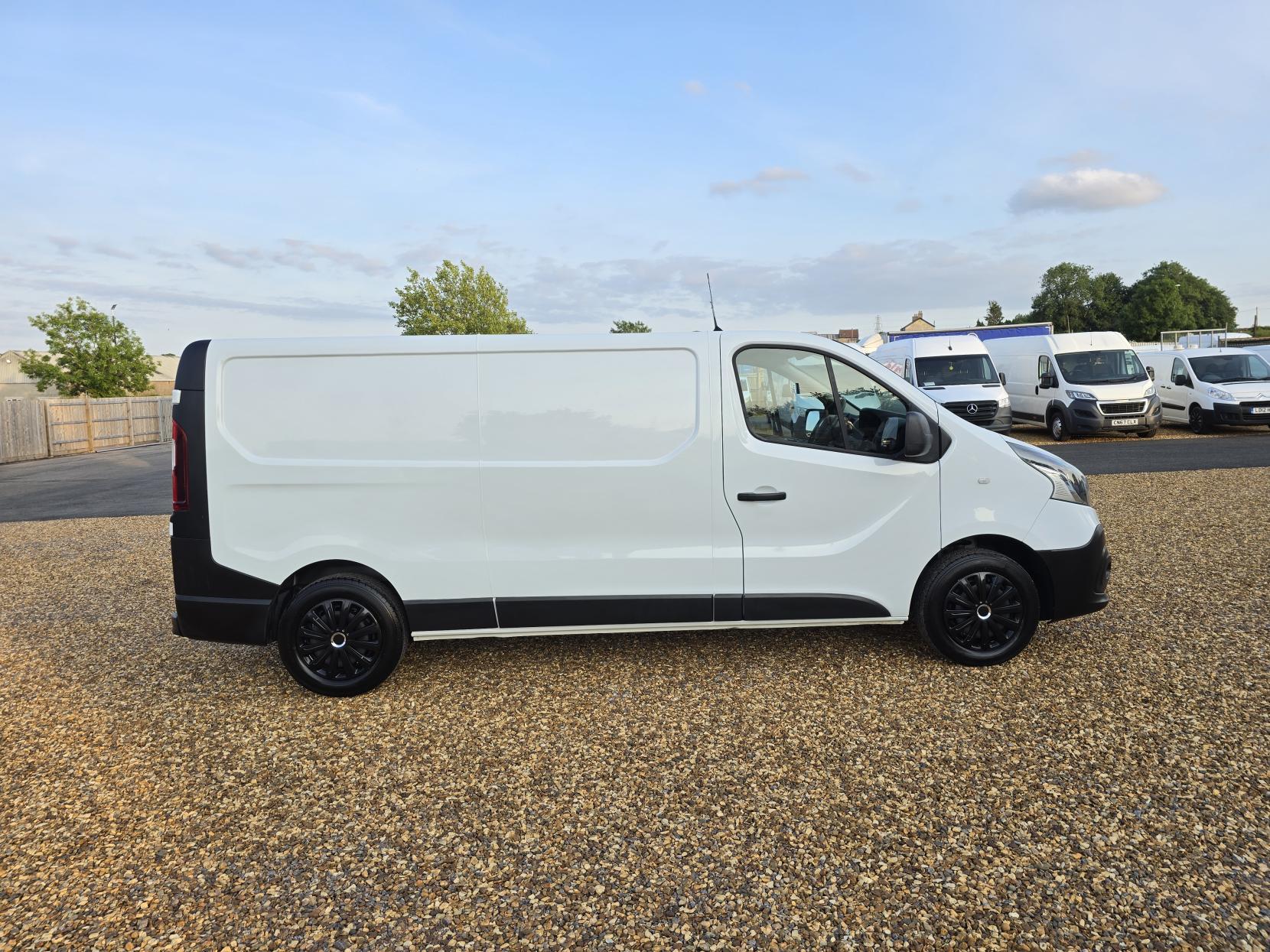Renault Trafic 1.6 dCi 29 Business Panel Van 5dr Diesel Manual LWB Standard Roof Euro 6 (120 ps)