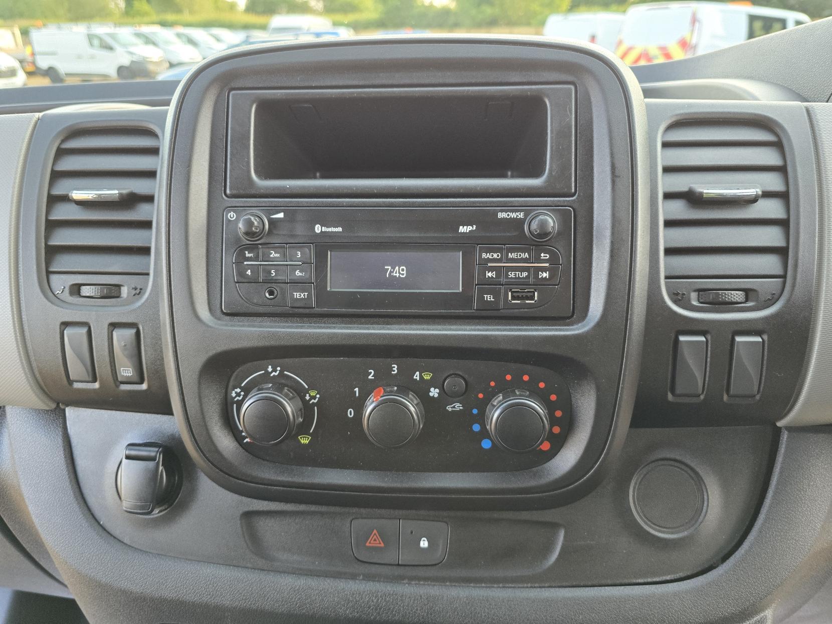 Renault Trafic 1.6 dCi 29 Business Panel Van 5dr Diesel Manual LWB Standard Roof Euro 6 (120 ps)