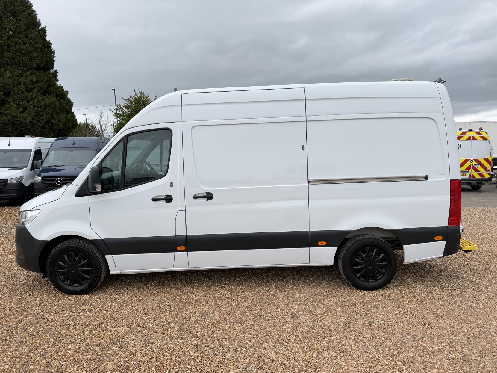 2021 Mercedes-Benz Sprinter 2.1 316 CDI Progressive Panel Van 5dr Diesel Manual RWD L2 H2 Euro 6 (s/s) (163 ps) - Thumbnail 8