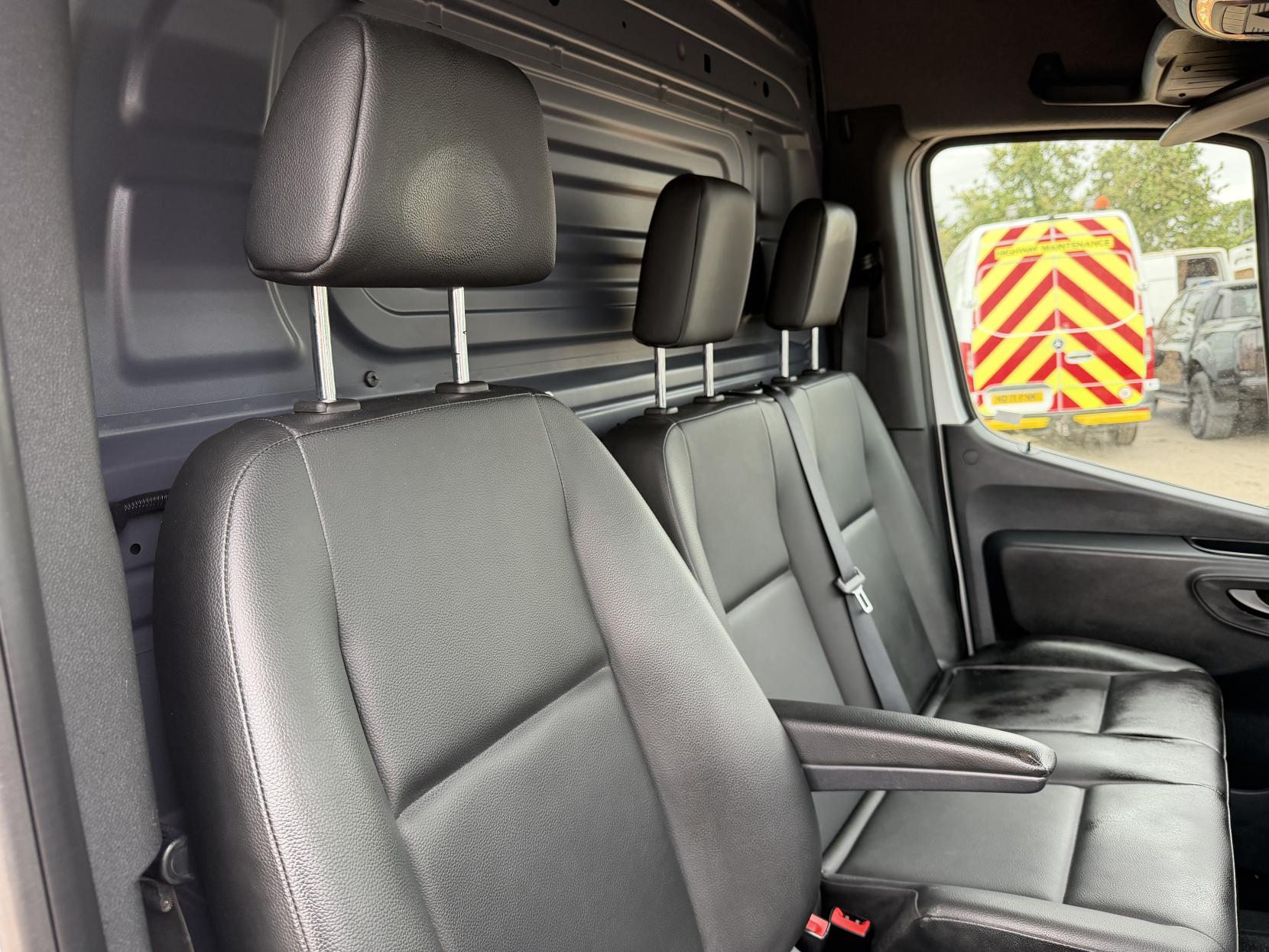 2021 Mercedes-Benz Sprinter 2.1 316 CDI Progressive Panel Van 5dr Diesel Manual RWD L2 H2 Euro 6 (s/s) (163 ps) - Thumbnail 15