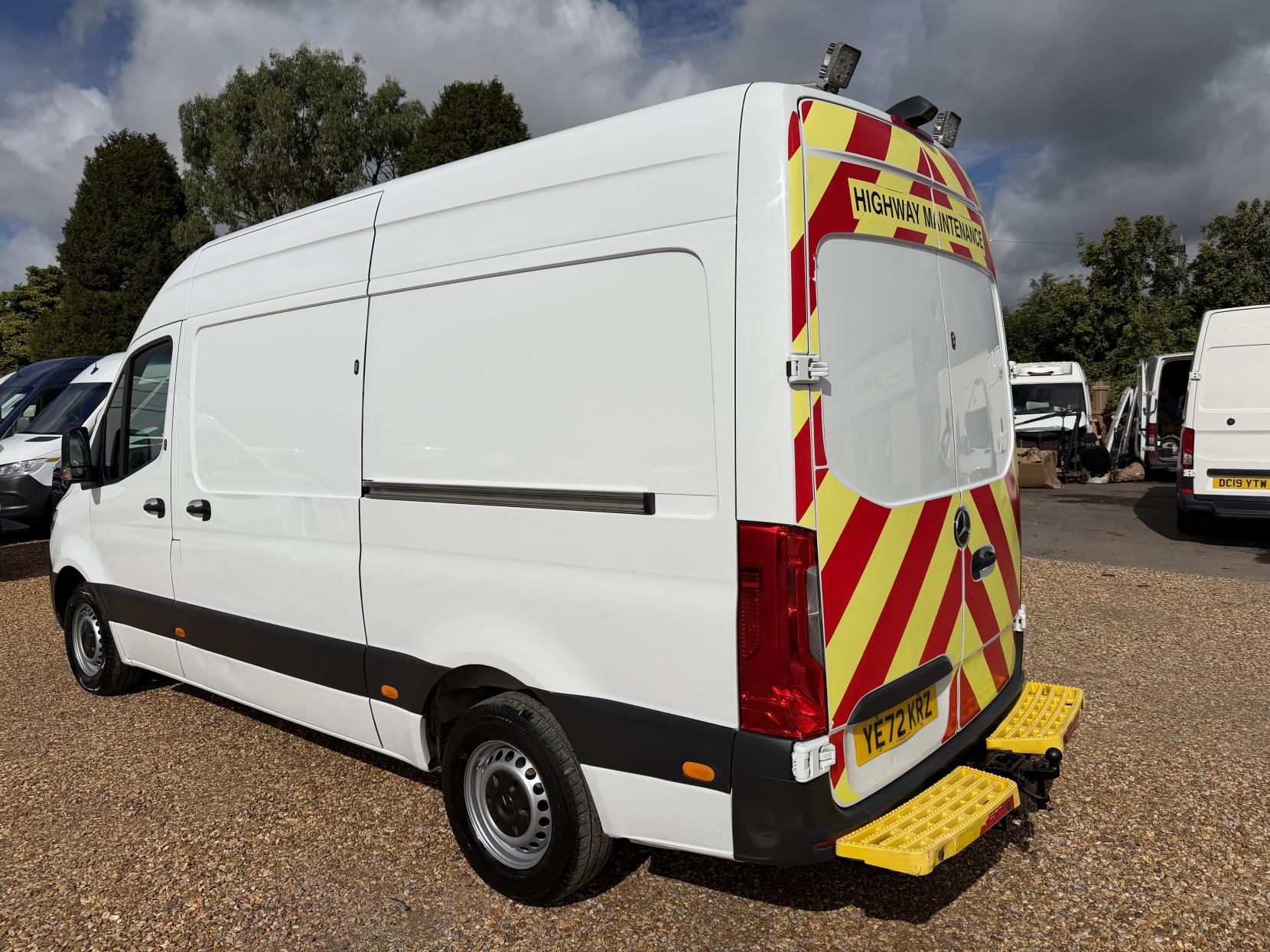 2022 Mercedes-Benz Sprinter 2.0 317 CDI Progressive Panel Van 5dr Diesel Manual RWD L2 H2 Euro 6 (s/s) (170 ps) - Thumbnail 8