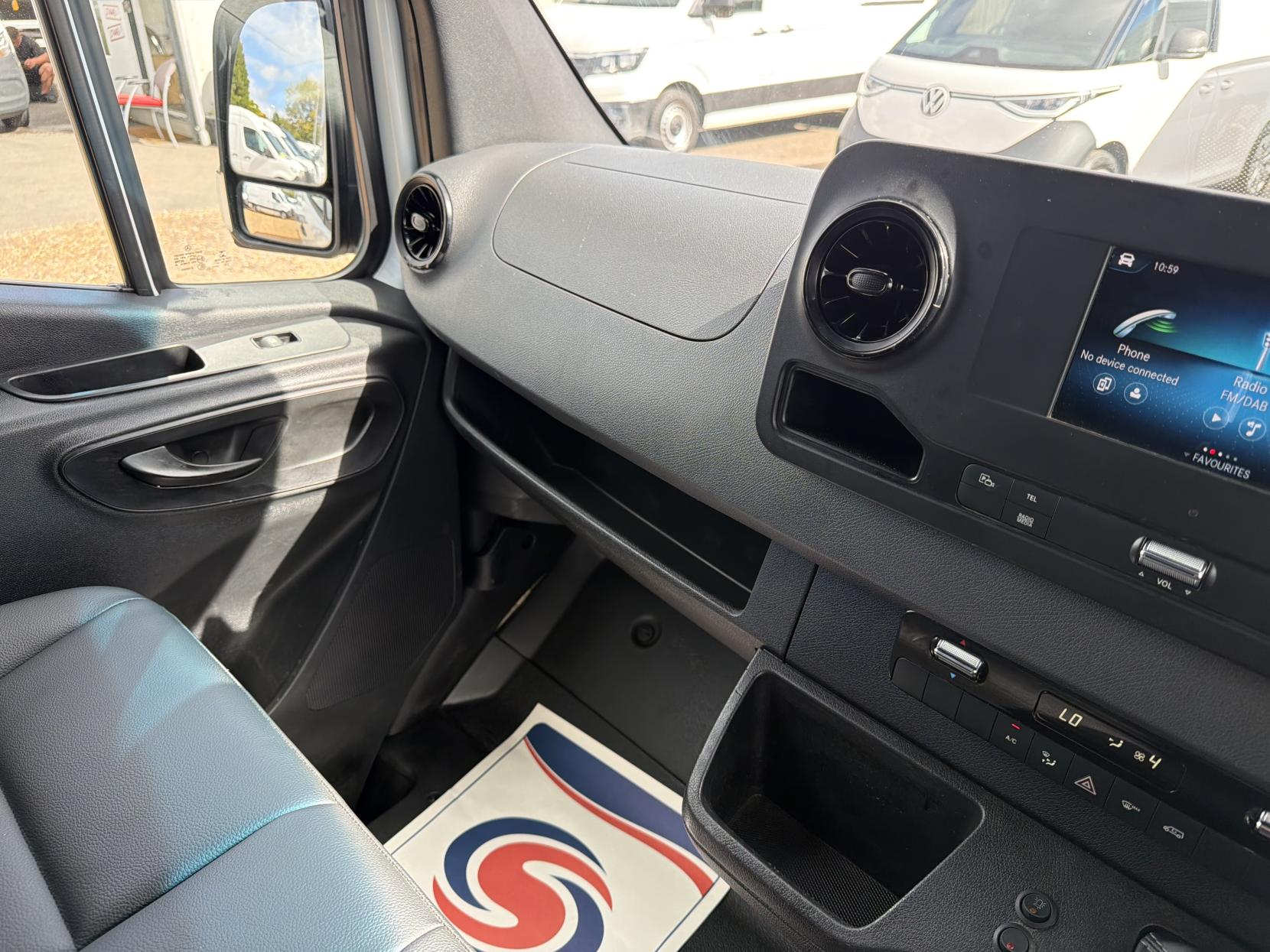 2022 Mercedes-Benz Sprinter 2.0 317 CDI Progressive Panel Van 5dr Diesel Manual RWD L2 H2 Euro 6 (s/s) (170 ps) - Thumbnail 29