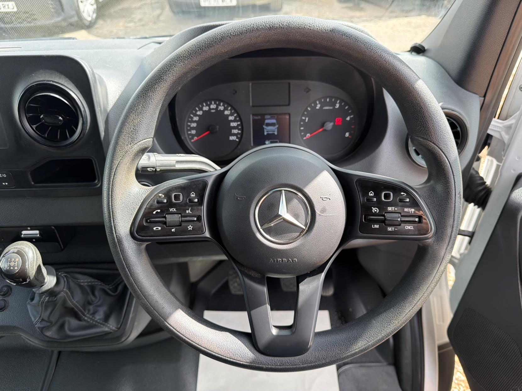 2022 Mercedes-Benz Sprinter 2.0 317 CDI Progressive Panel Van 5dr Diesel Manual RWD L2 H2 Euro 6 (s/s) (170 ps) - Thumbnail 17