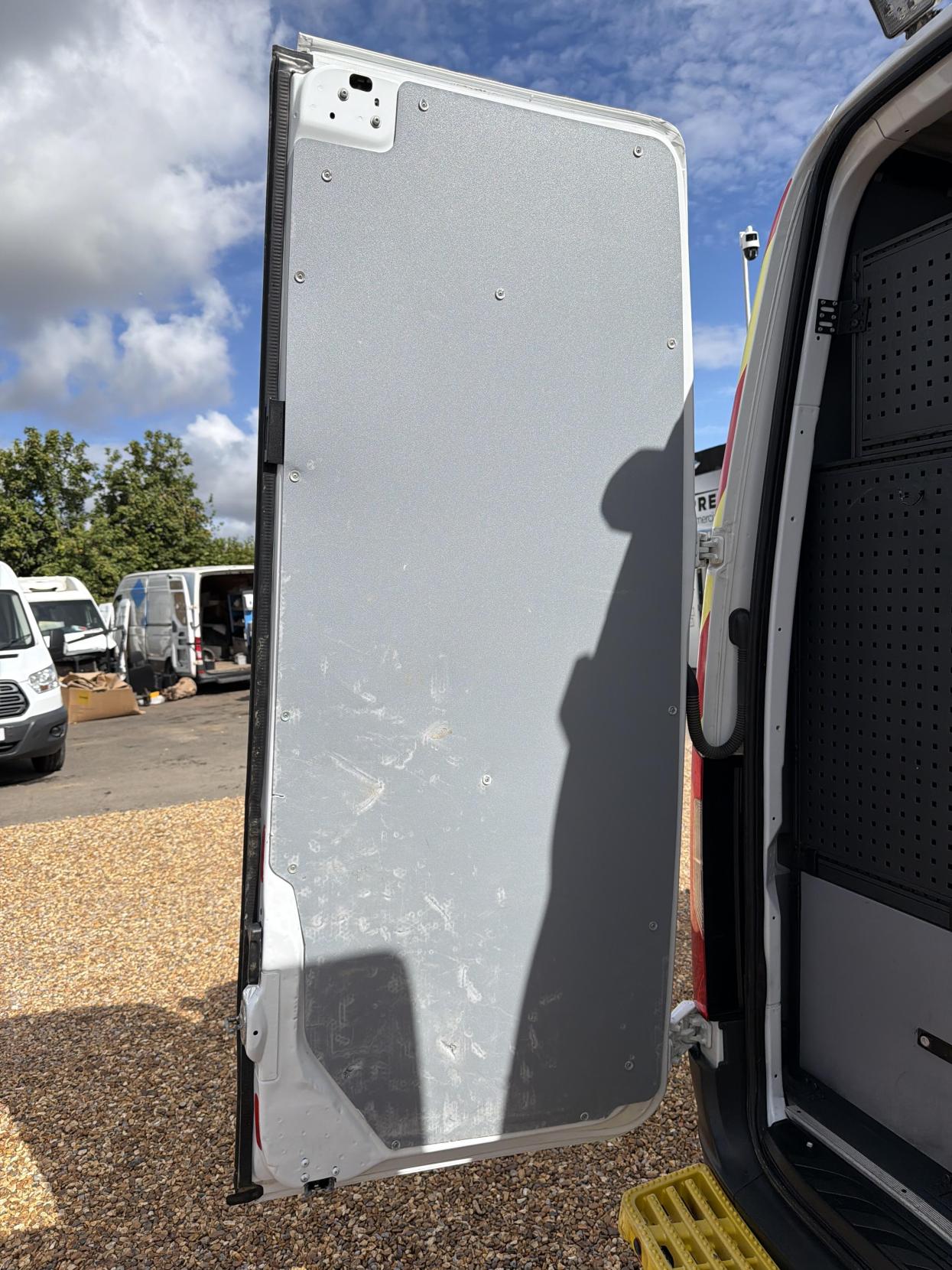 2022 Mercedes-Benz Sprinter 2.0 317 CDI Progressive Panel Van 5dr Diesel Manual RWD L2 H2 Euro 6 (s/s) (170 ps) - Thumbnail 34