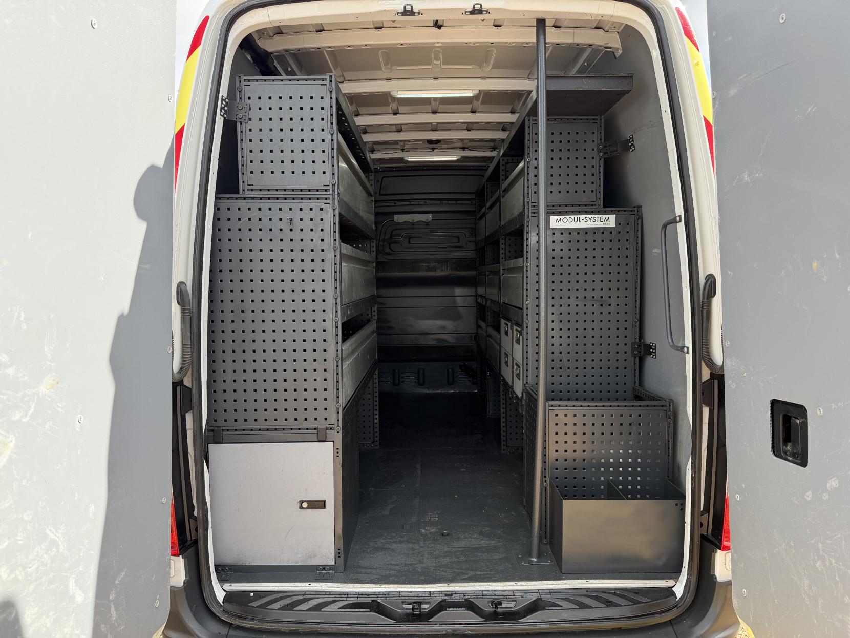 2022 Mercedes-Benz Sprinter 2.0 317 CDI Progressive Panel Van 5dr Diesel Manual RWD L2 H2 Euro 6 (s/s) (170 ps) - Thumbnail 3