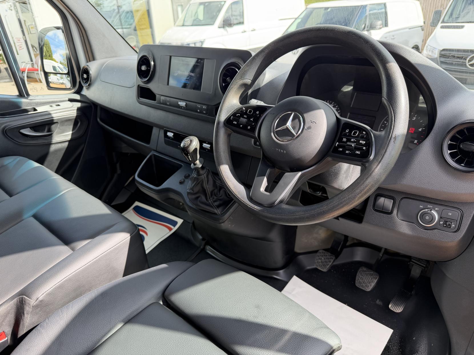 2022 Mercedes-Benz Sprinter 2.0 317 CDI Progressive Panel Van 5dr Diesel Manual RWD L2 H2 Euro 6 (s/s) (170 ps) - Thumbnail 2