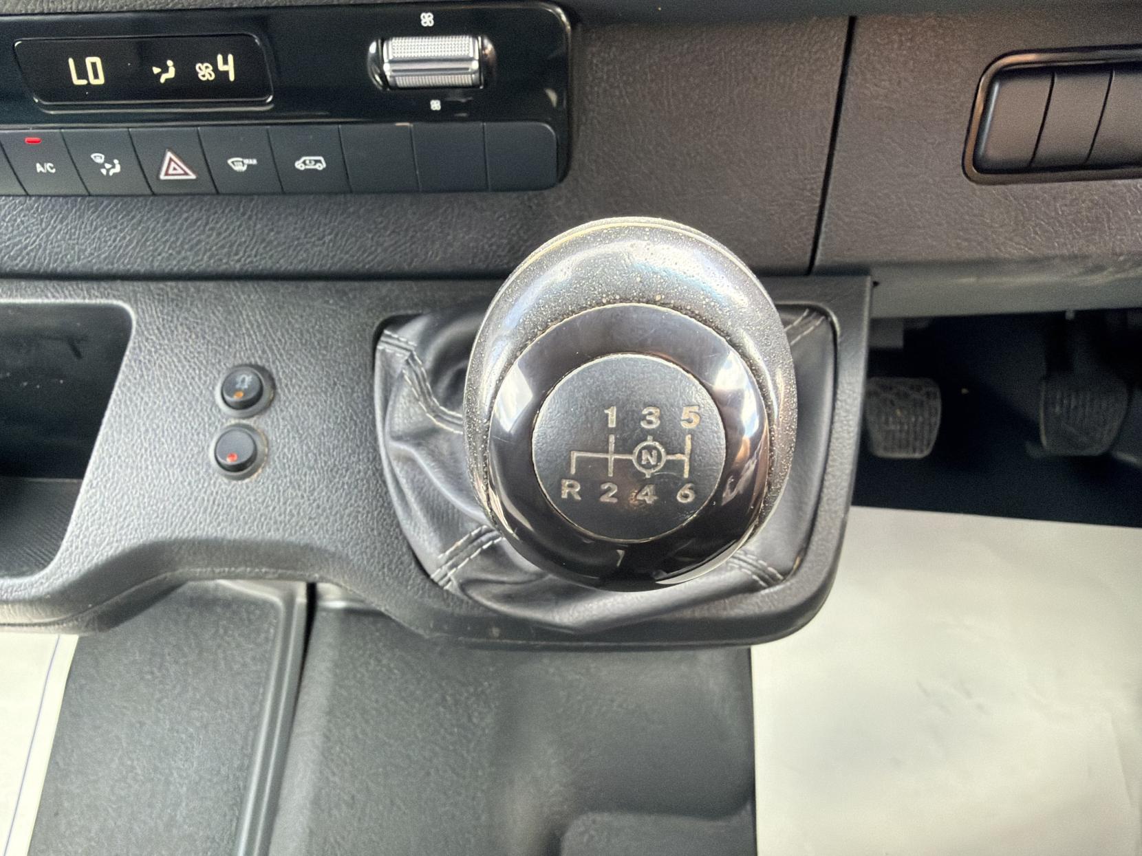 2022 Mercedes-Benz Sprinter 2.0 317 CDI Progressive Panel Van 5dr Diesel Manual RWD L2 H2 Euro 6 (s/s) (170 ps) - Thumbnail 28