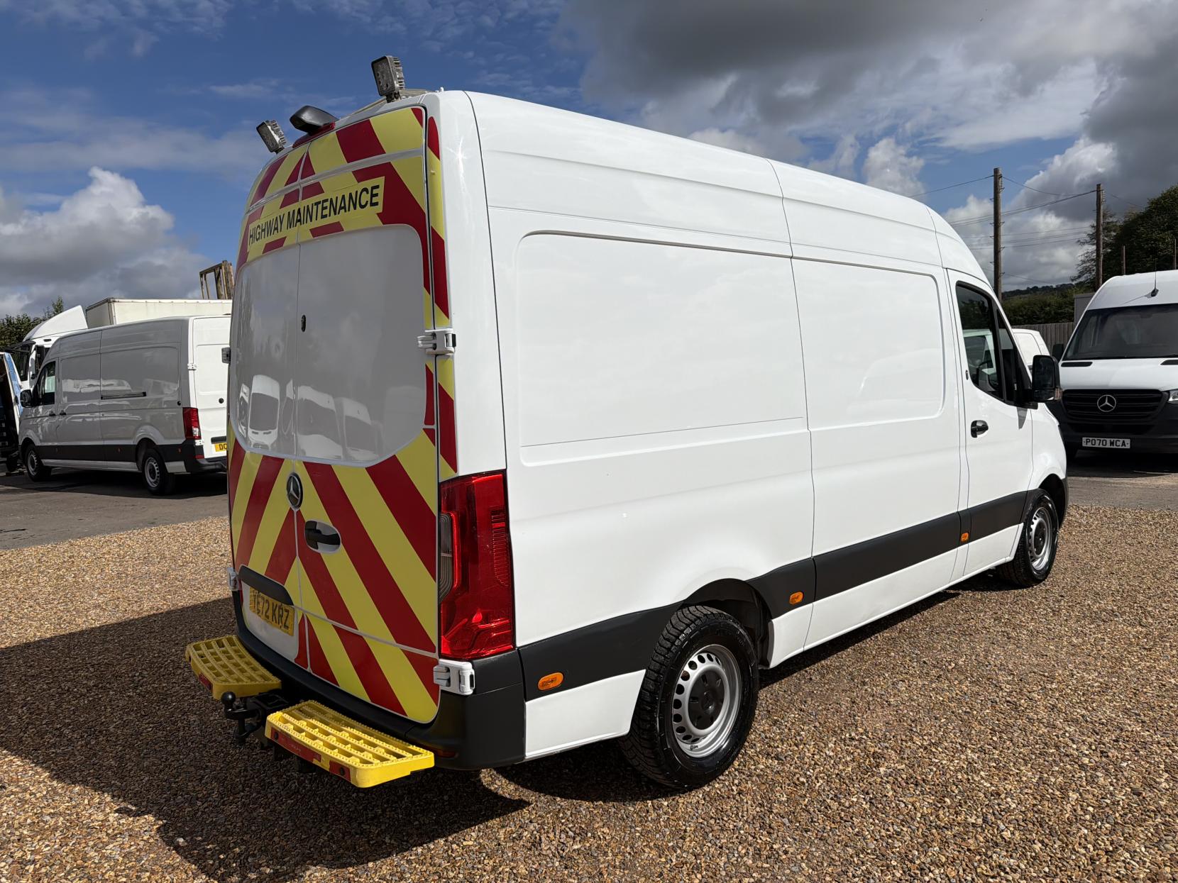 2022 Mercedes-Benz Sprinter 2.0 317 CDI Progressive Panel Van 5dr Diesel Manual RWD L2 H2 Euro 6 (s/s) (170 ps) - Thumbnail 10