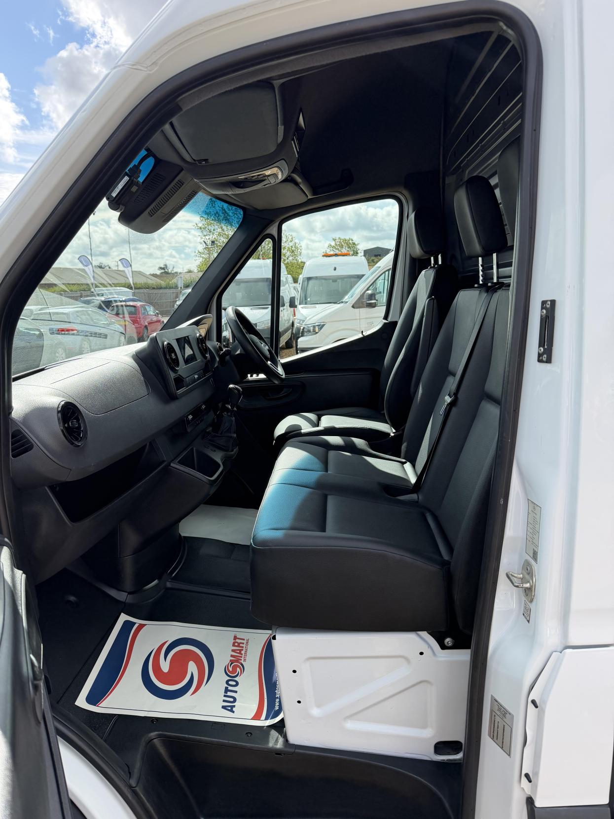 2022 Mercedes-Benz Sprinter 2.0 317 CDI Progressive Panel Van 5dr Diesel Manual RWD L2 H2 Euro 6 (s/s) (170 ps) - Thumbnail 15