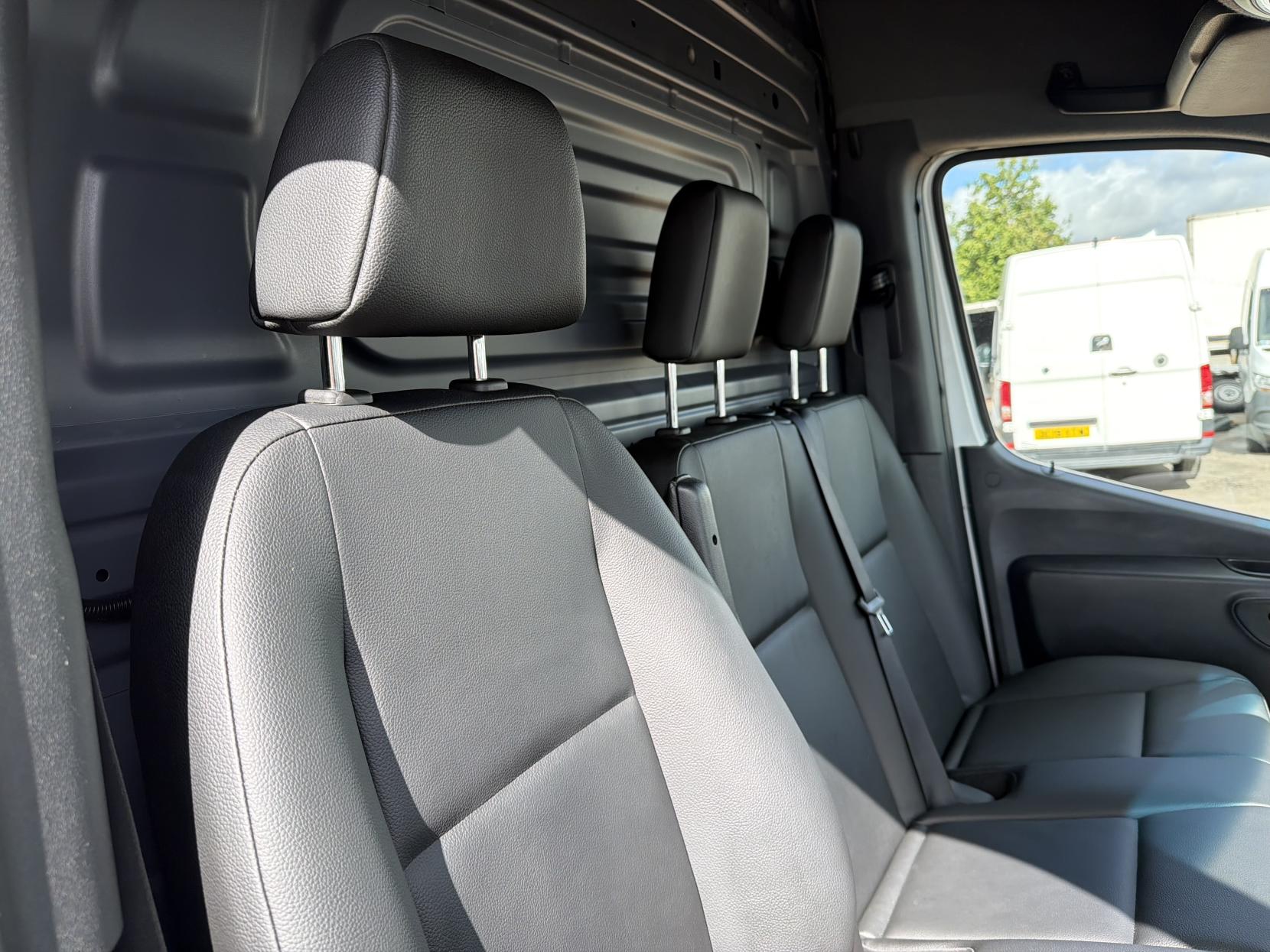2022 Mercedes-Benz Sprinter 2.0 317 CDI Progressive Panel Van 5dr Diesel Manual RWD L2 H2 Euro 6 (s/s) (170 ps) - Thumbnail 16