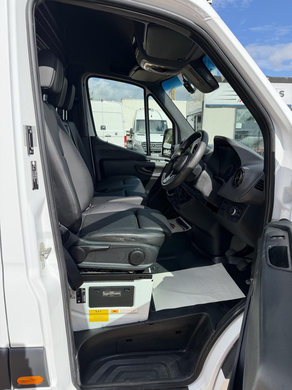 2022 Mercedes-Benz Sprinter 2.0 317 CDI Progressive Panel Van 5dr Diesel Manual RWD L2 H2 Euro 6 (s/s) (170 ps) - Thumbnail 13