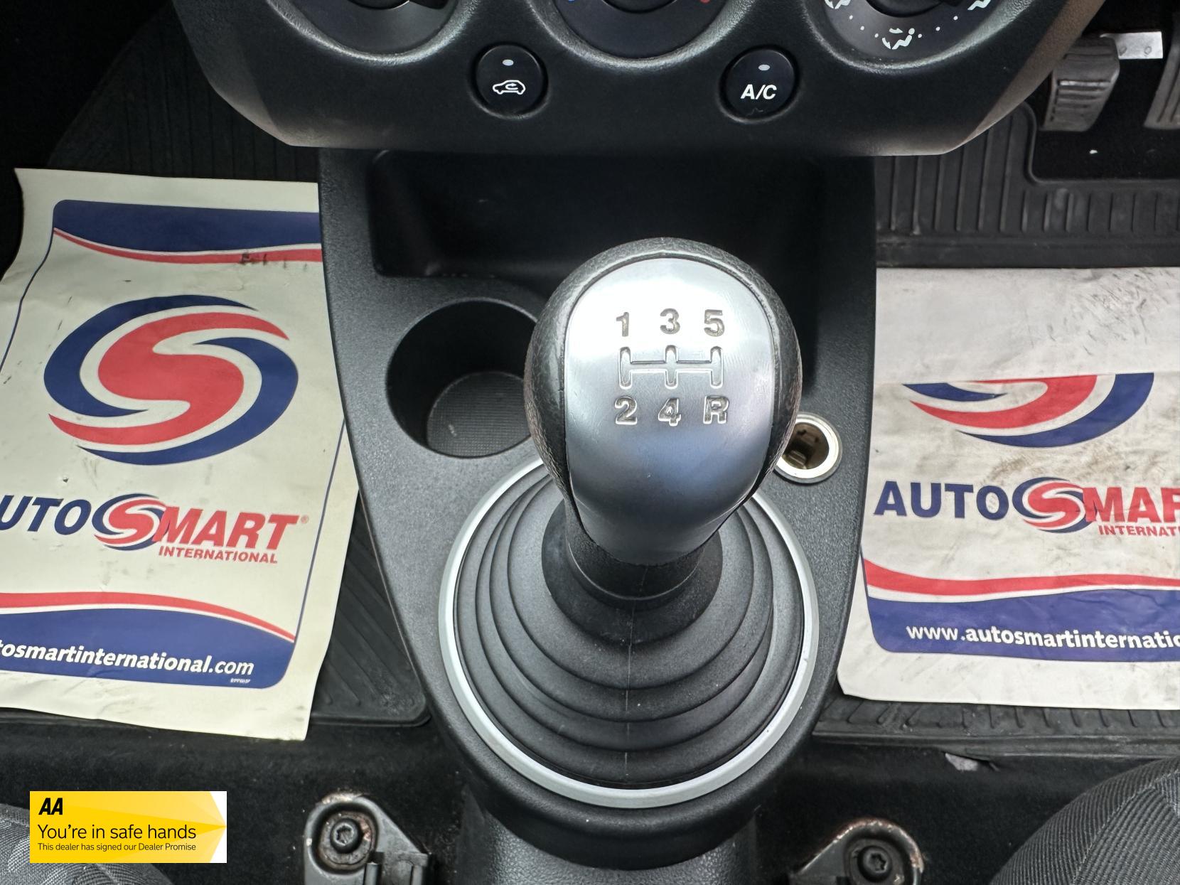 Ford Fiesta 1.4 Flame Limited Edition Hatchback 3dr Petrol Manual (153 g/km, 79 bhp)